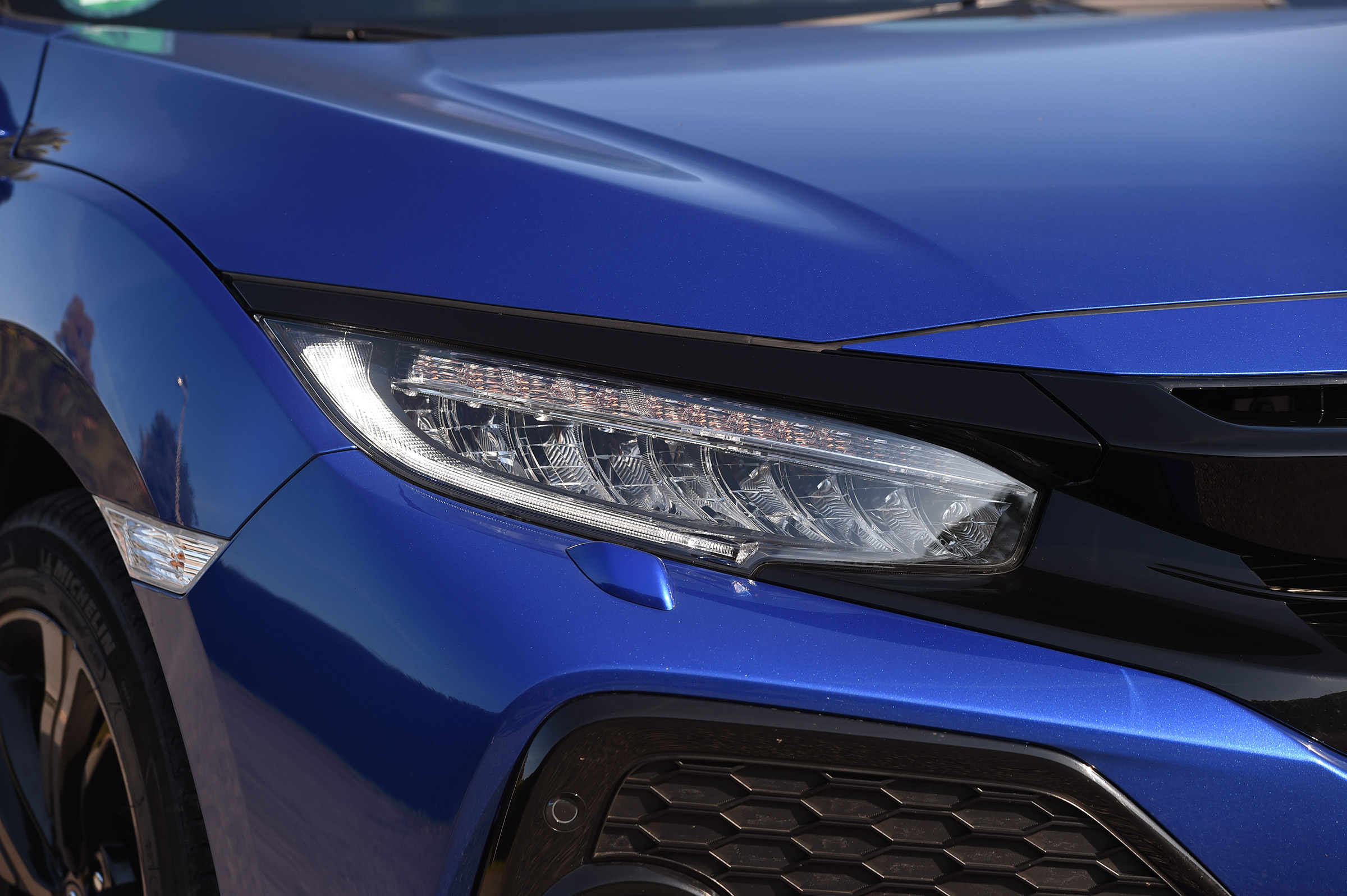 Honda Civic diesel - front lights