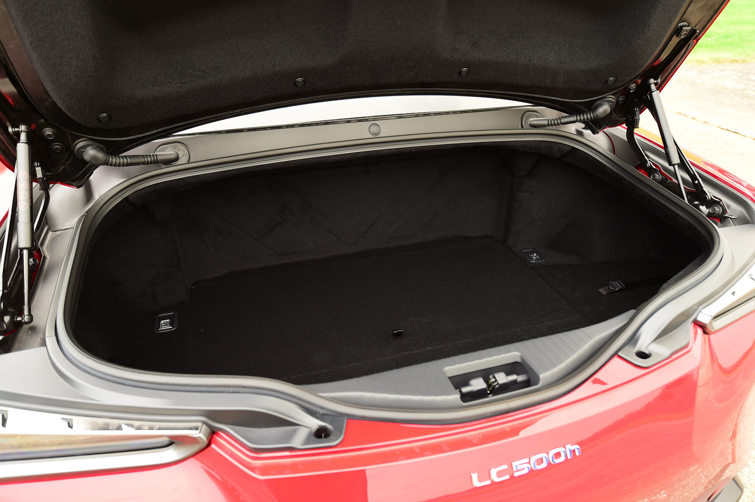 Lexus LC 500h - boot