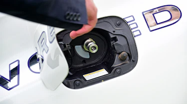 Hydrogen car filler