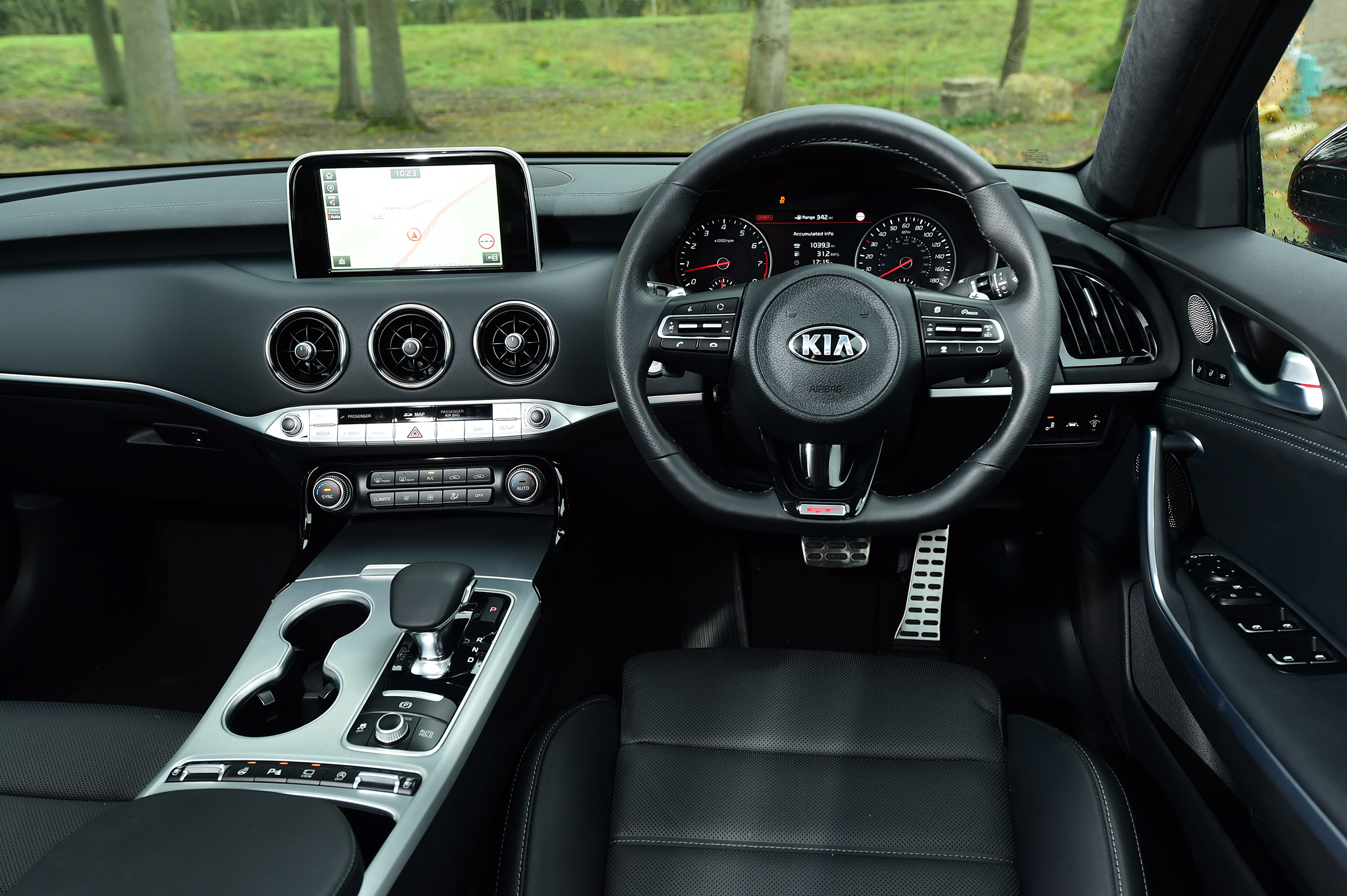 Kia Stinger - dash