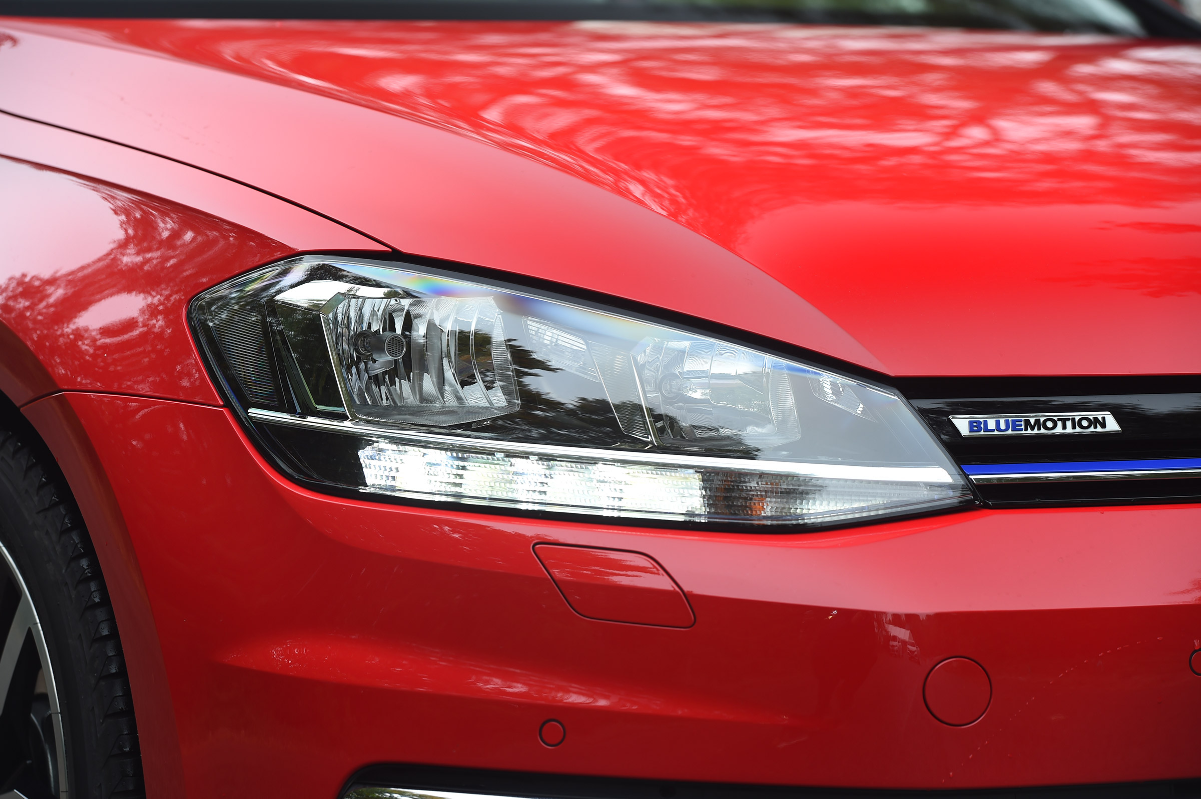 Volkswagen Golf - front light