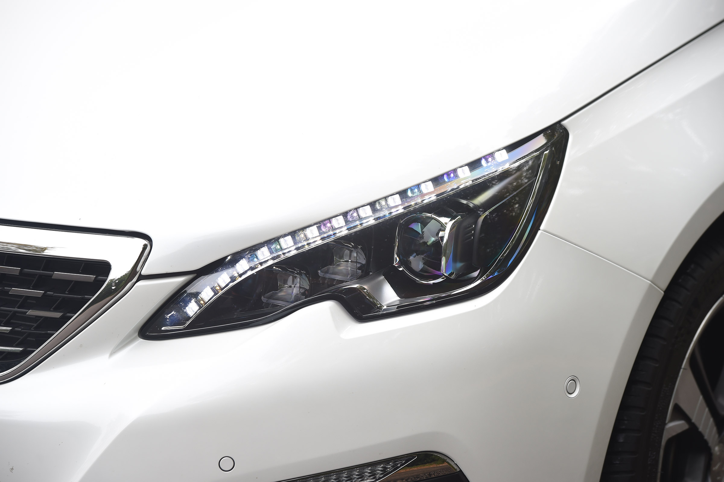 Peugeot 308 - front light