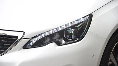 Peugeot 308 - front light