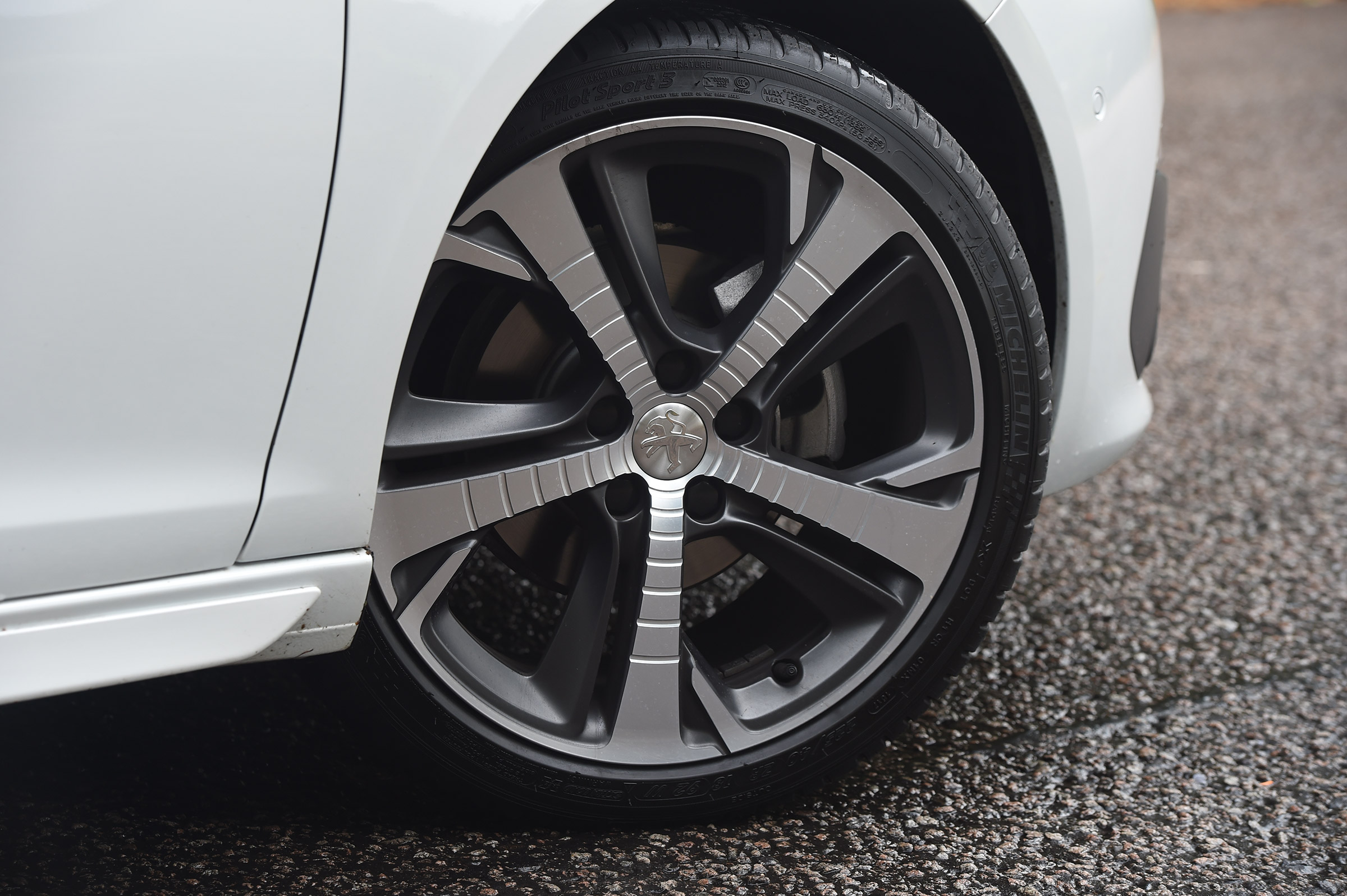 Peugeot 308 - wheel