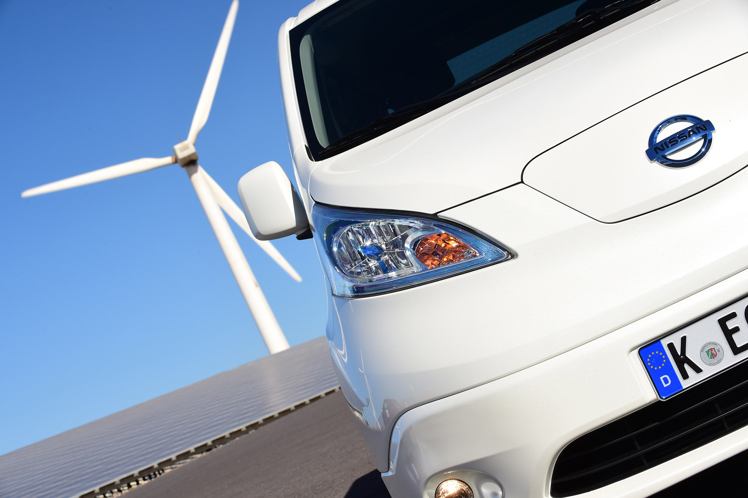 Nissan e-NV200 - front detail