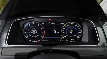Volkswagen Golf - dials