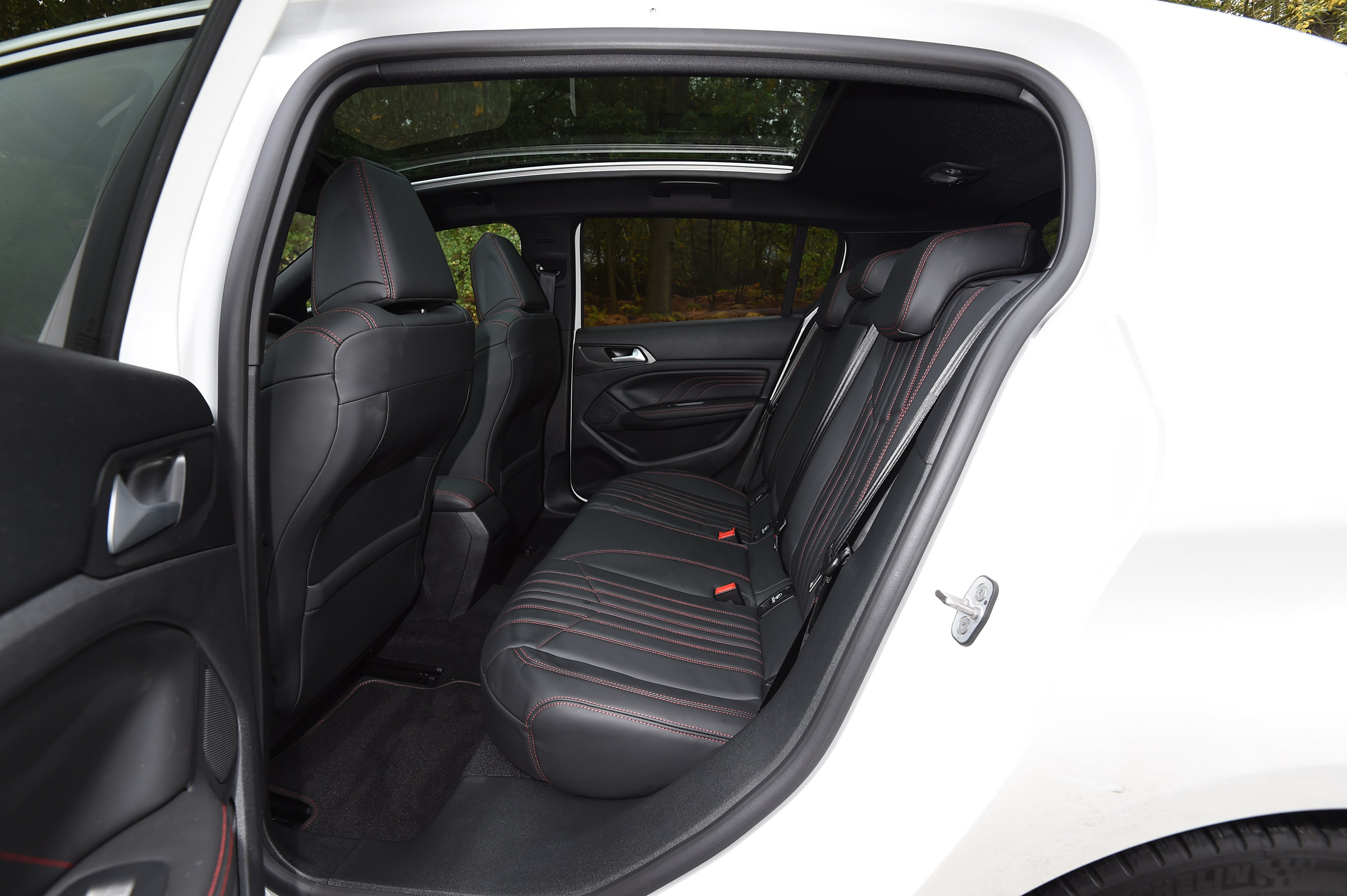 Peugeot 308 - rear seats