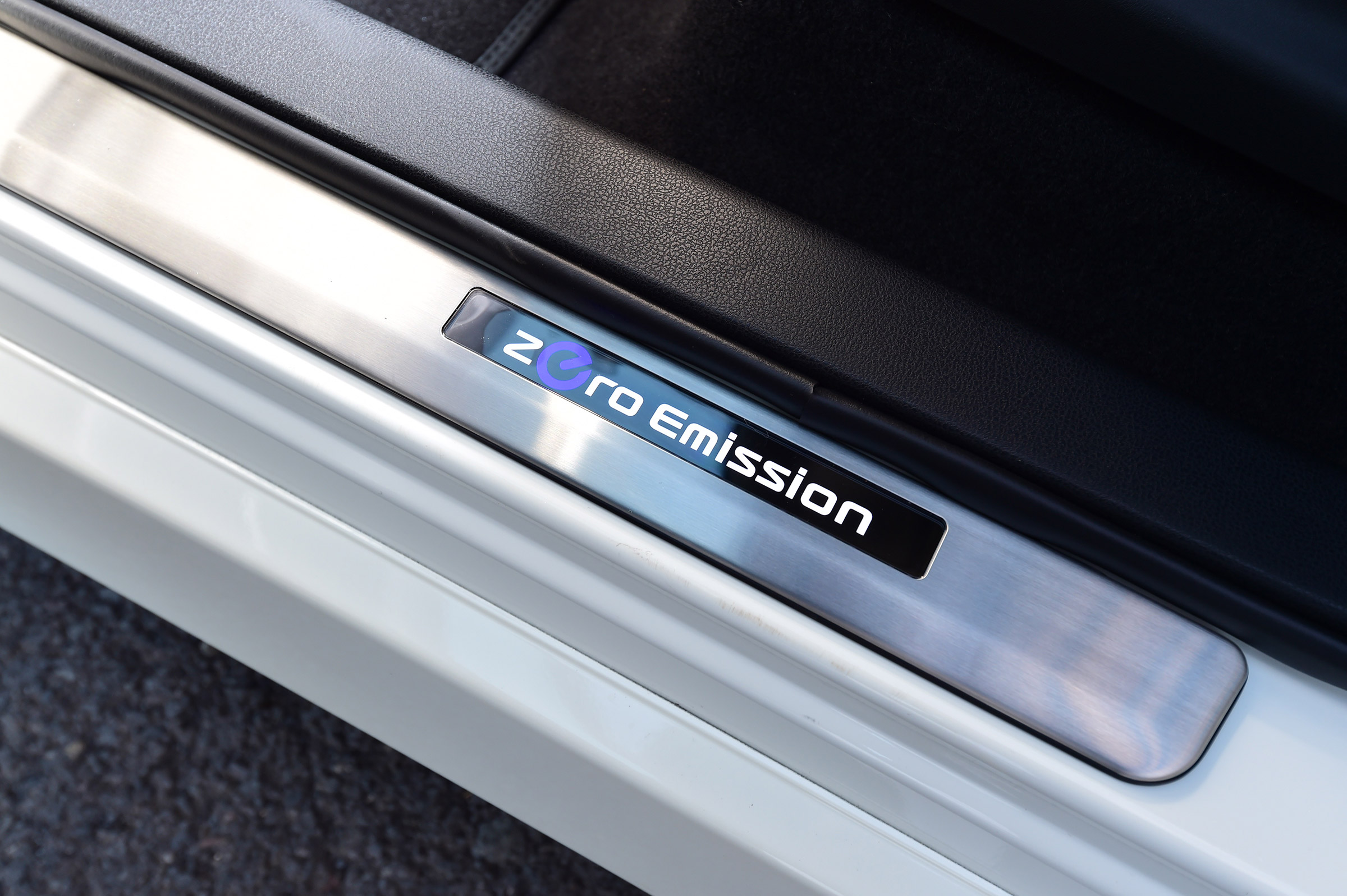 Nissan Leaf - sill