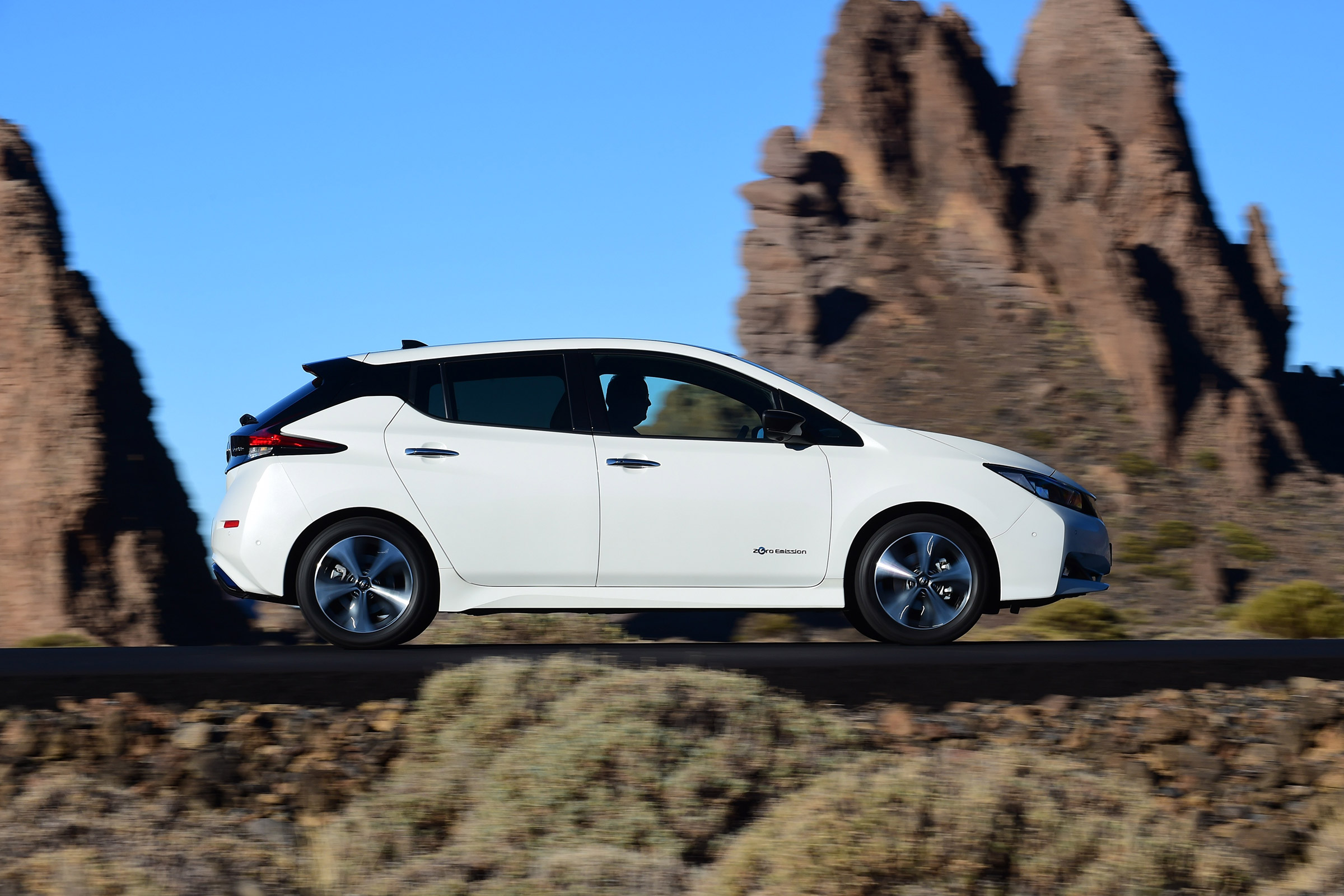 Nissan Leaf - side
