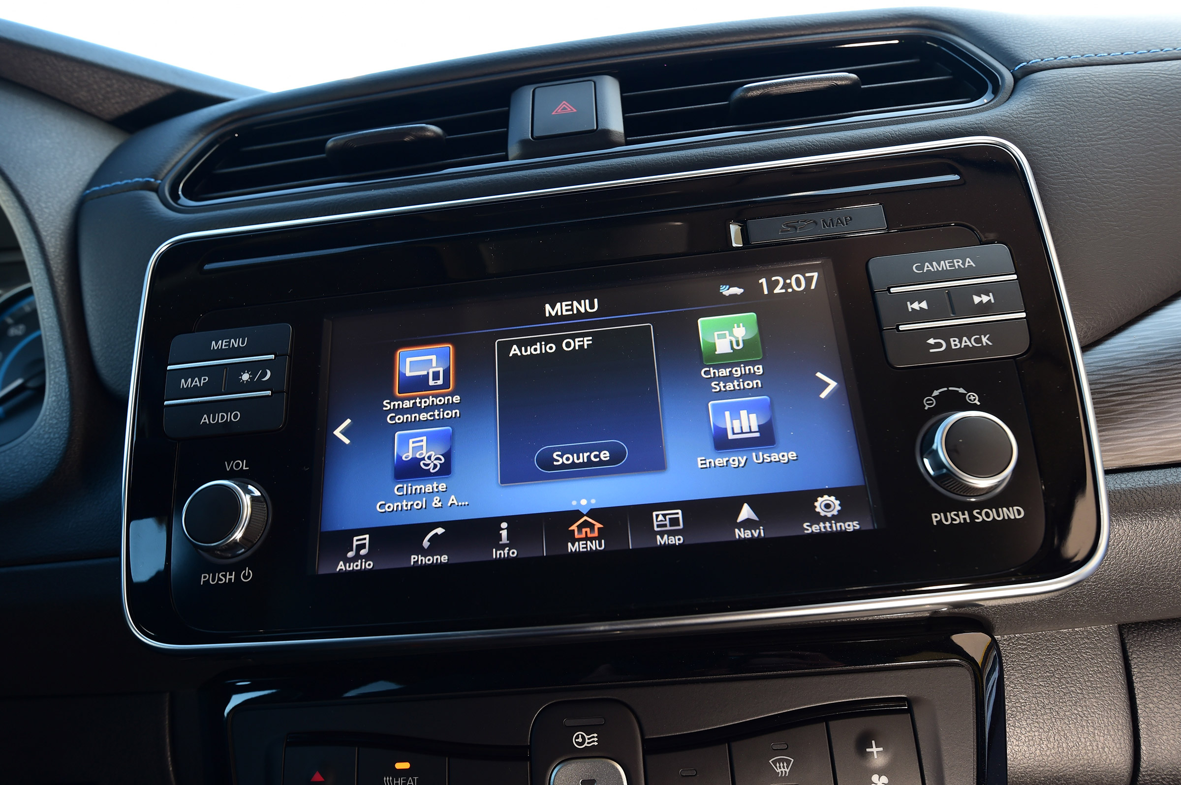 Nissan Leaf - infotainment