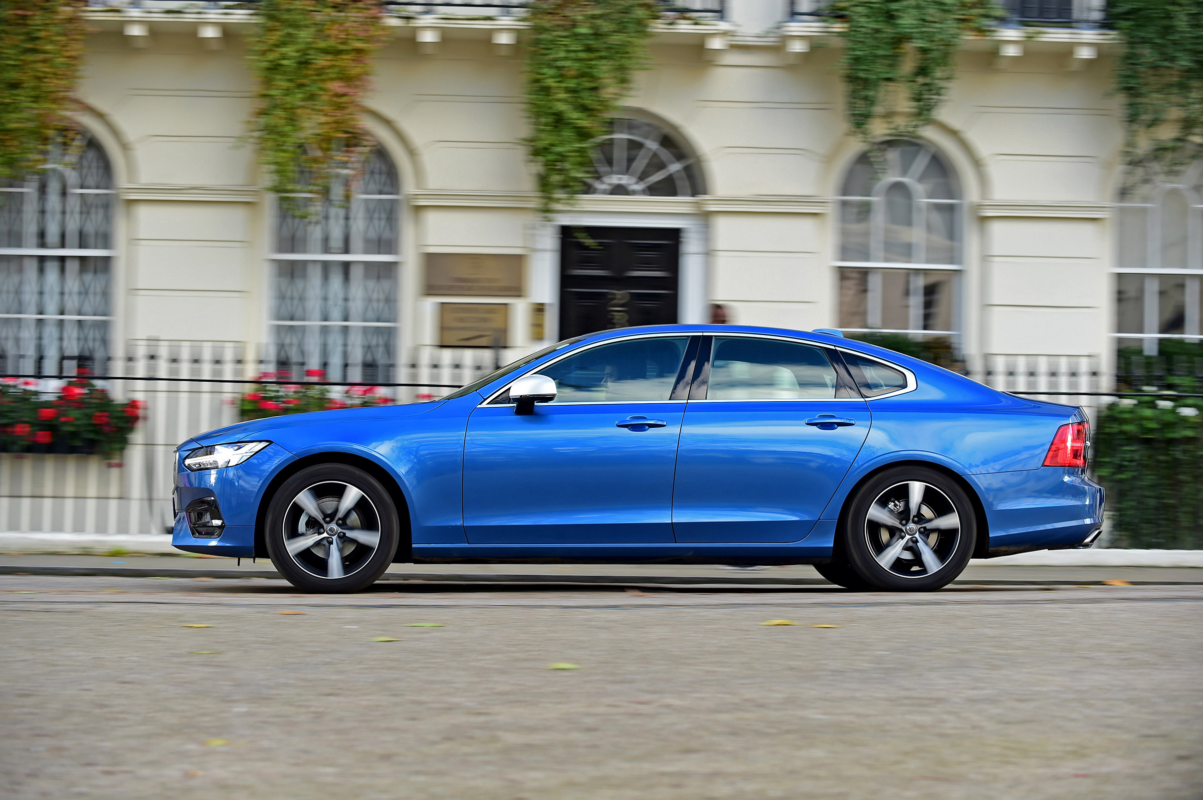 Volvo S90 long -term - second report side