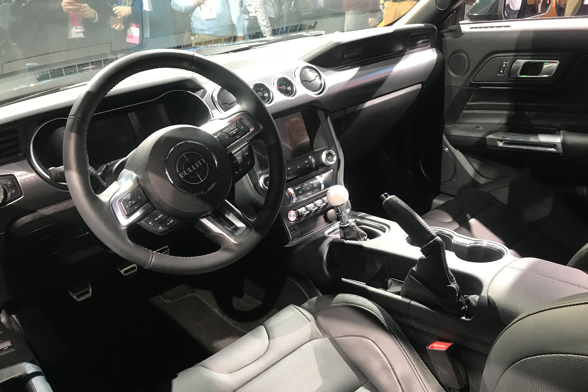 Ford Bullitt Mustang GT - Detroit dash