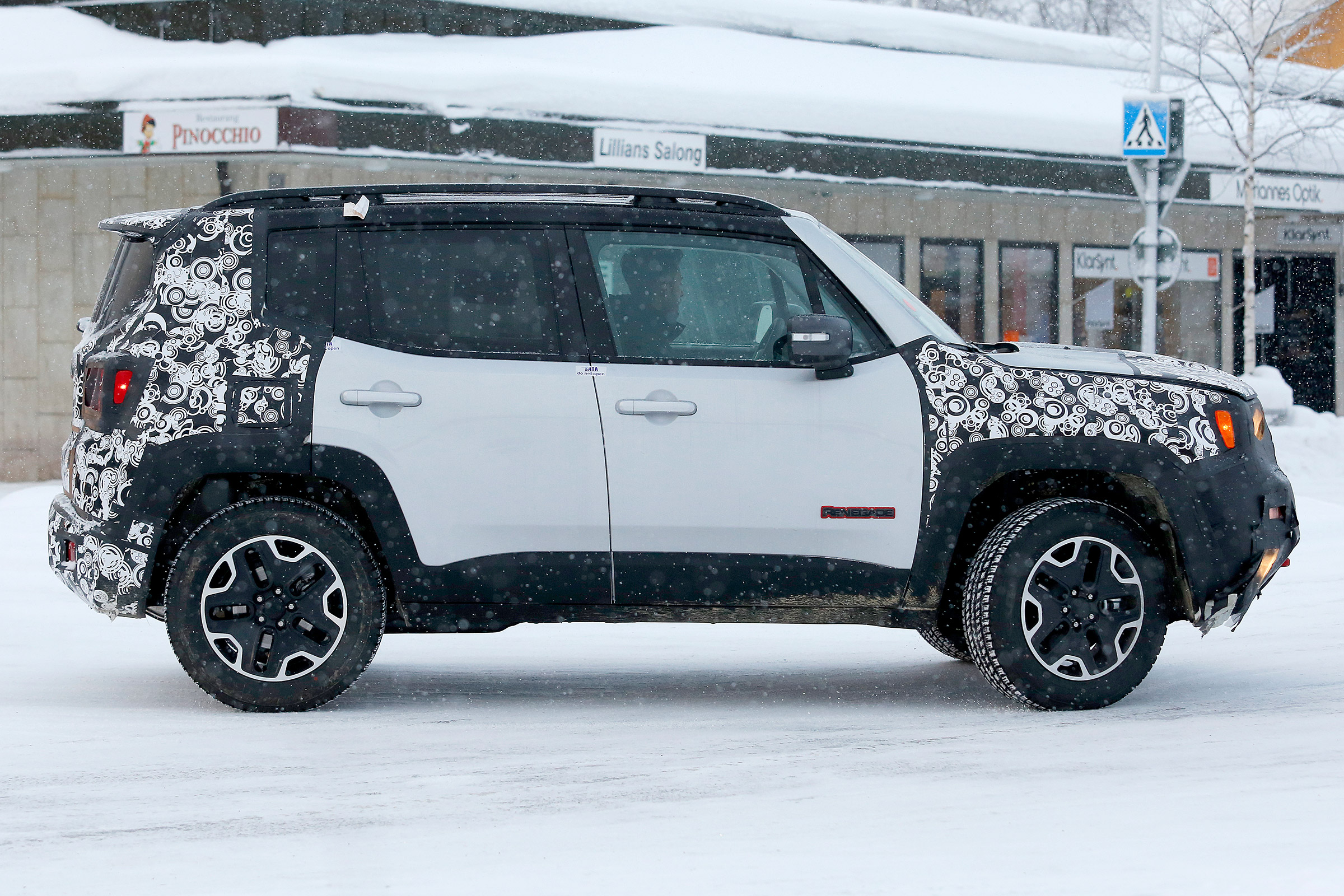 Jeep Renegade spy shot side profile