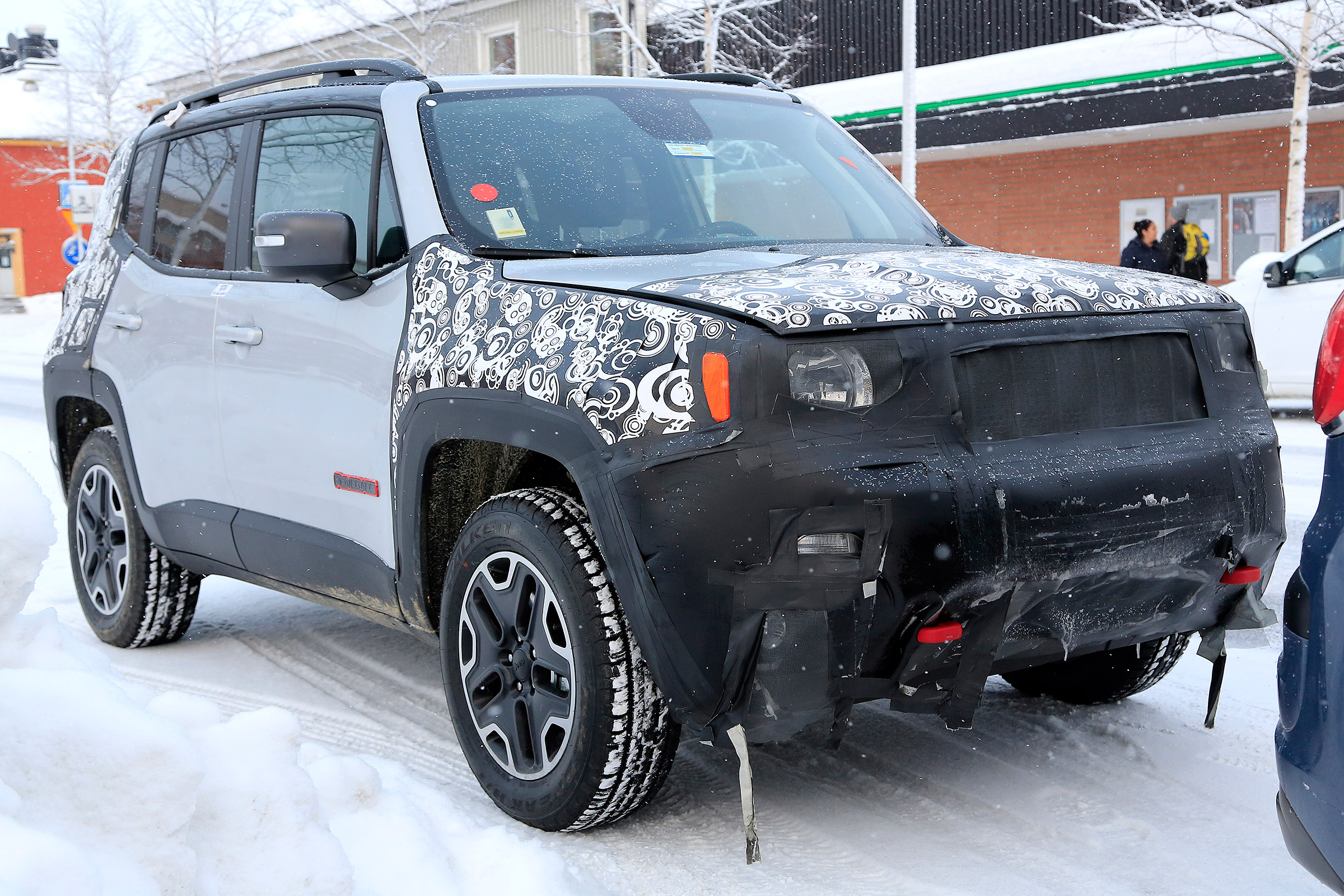 Jeep Renegade spy shot front quarter