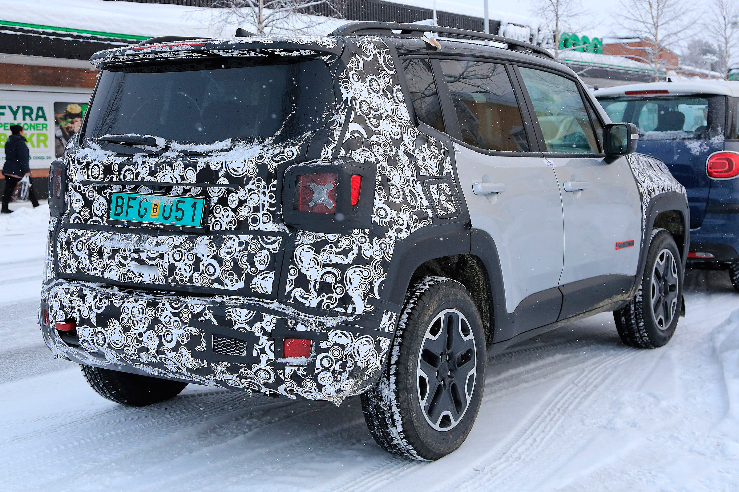 Jeep Renegade spy shot rear