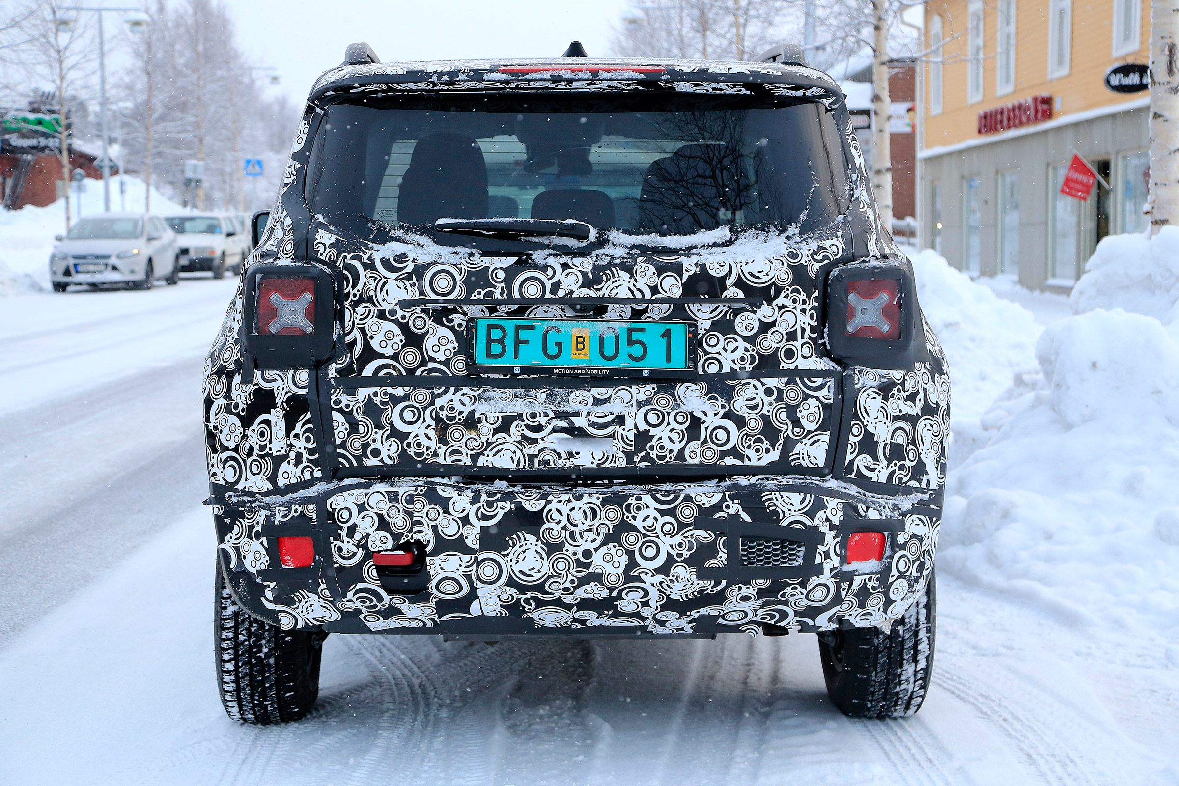 Jeep Renegade spy shot rear