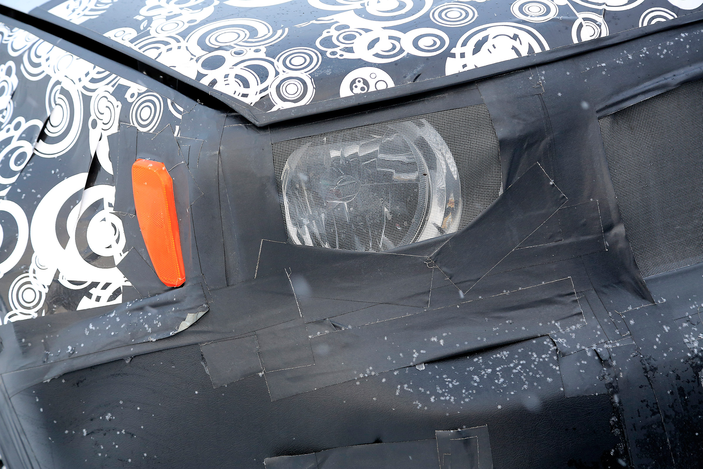 Jeep Renegade spy shot headlight