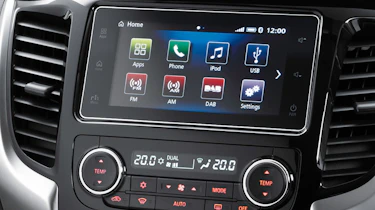 Mitsubishi L200 pick-up gains towing capacity - infotainment