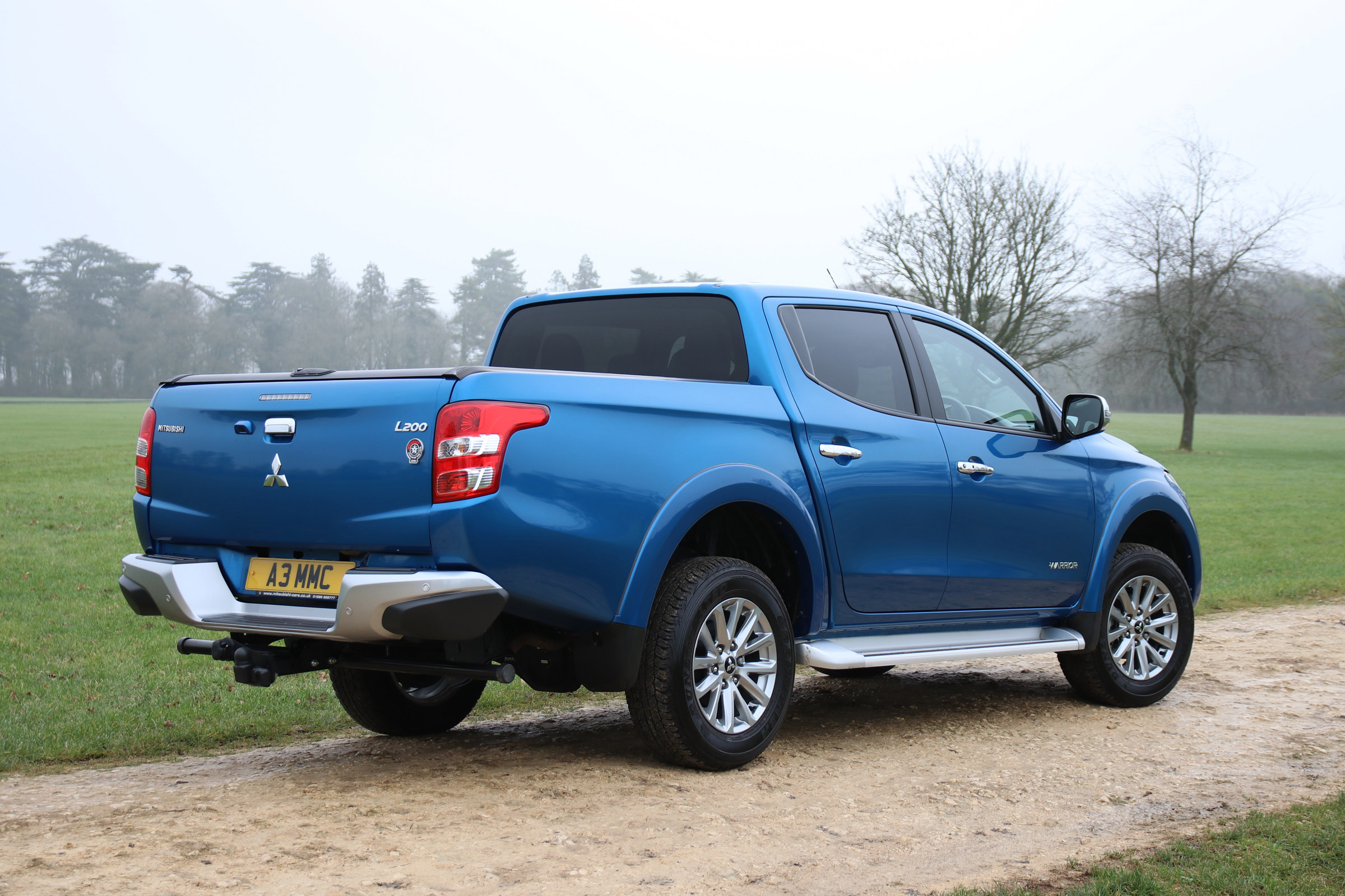 Mitsubishi L200 pick-up gains towing capacity - rear