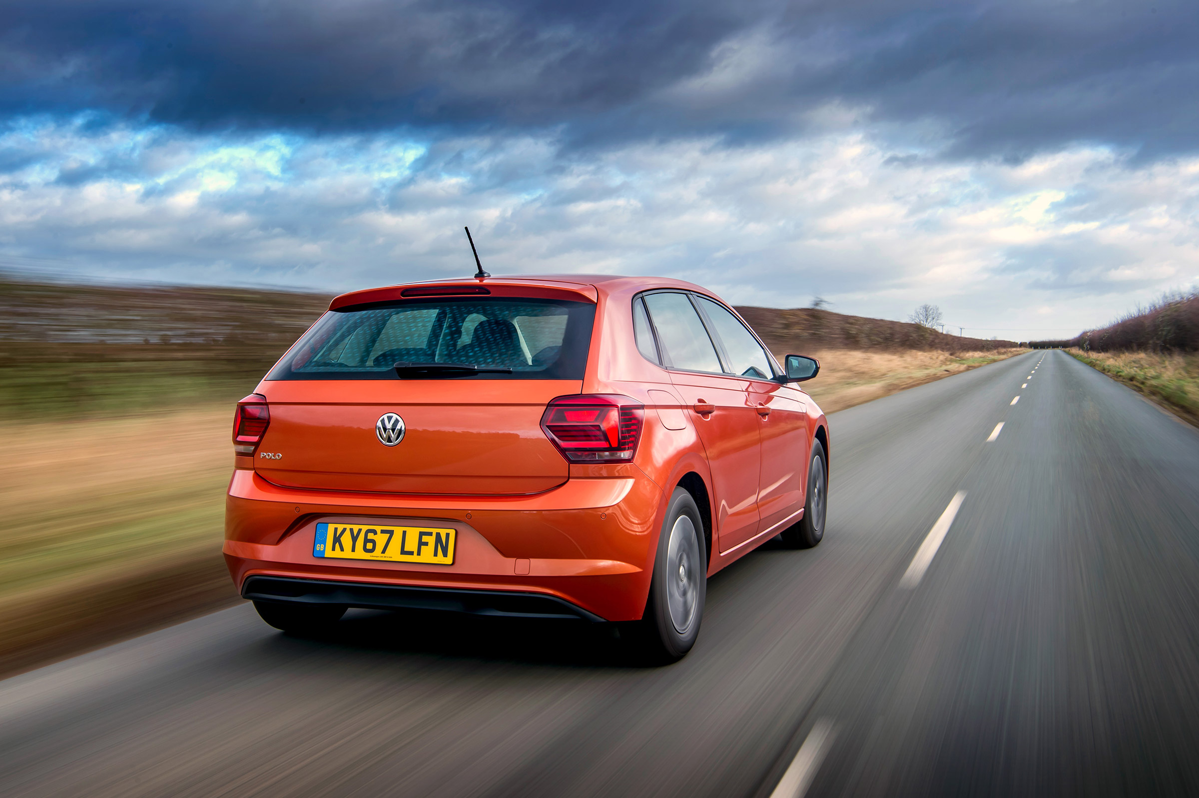 Volkswagen Polo 1.0 MPI - rear tracking