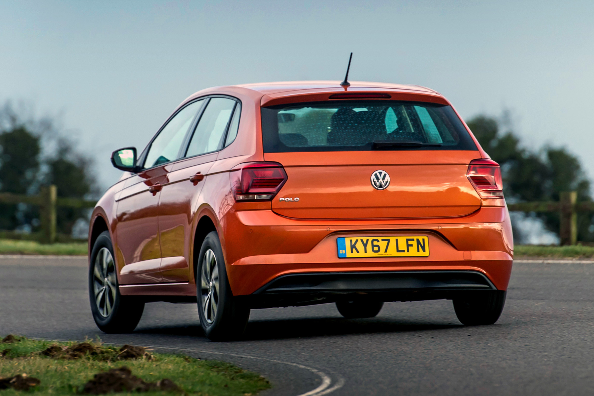 Volkswagen Polo 1.0 MPI - rear cornering
