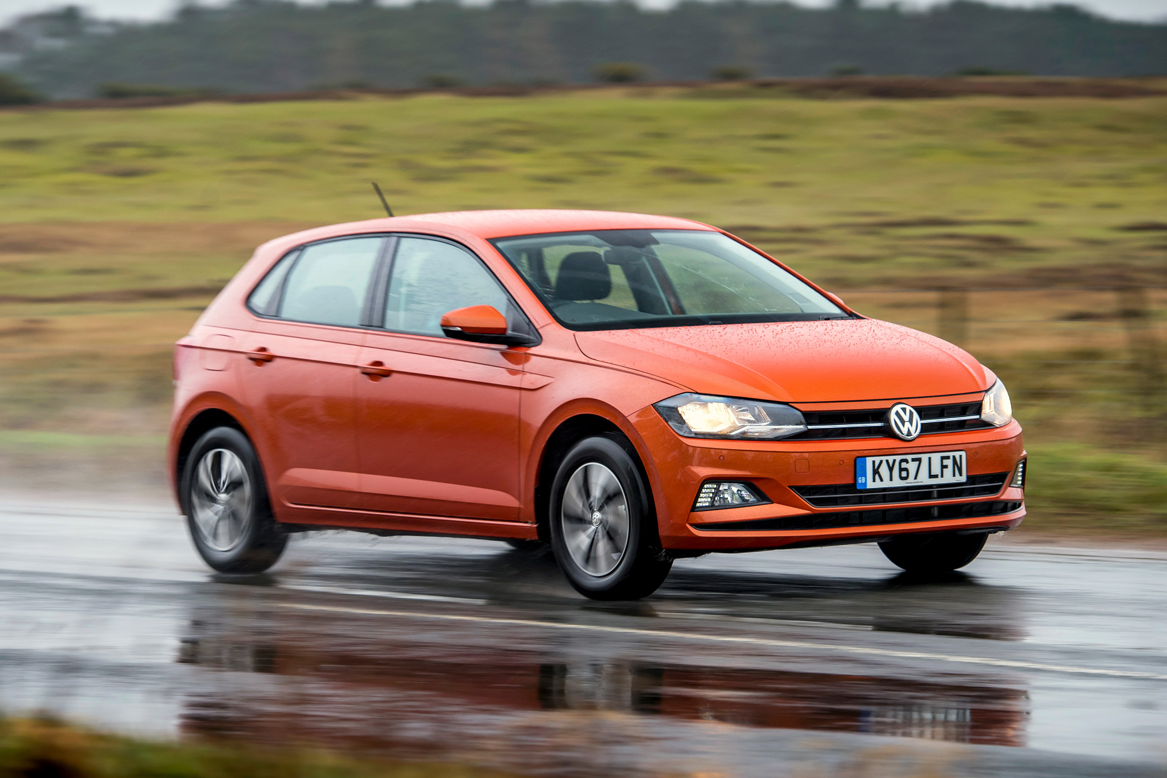Volkswagen Polo 1.0 MPI - front action