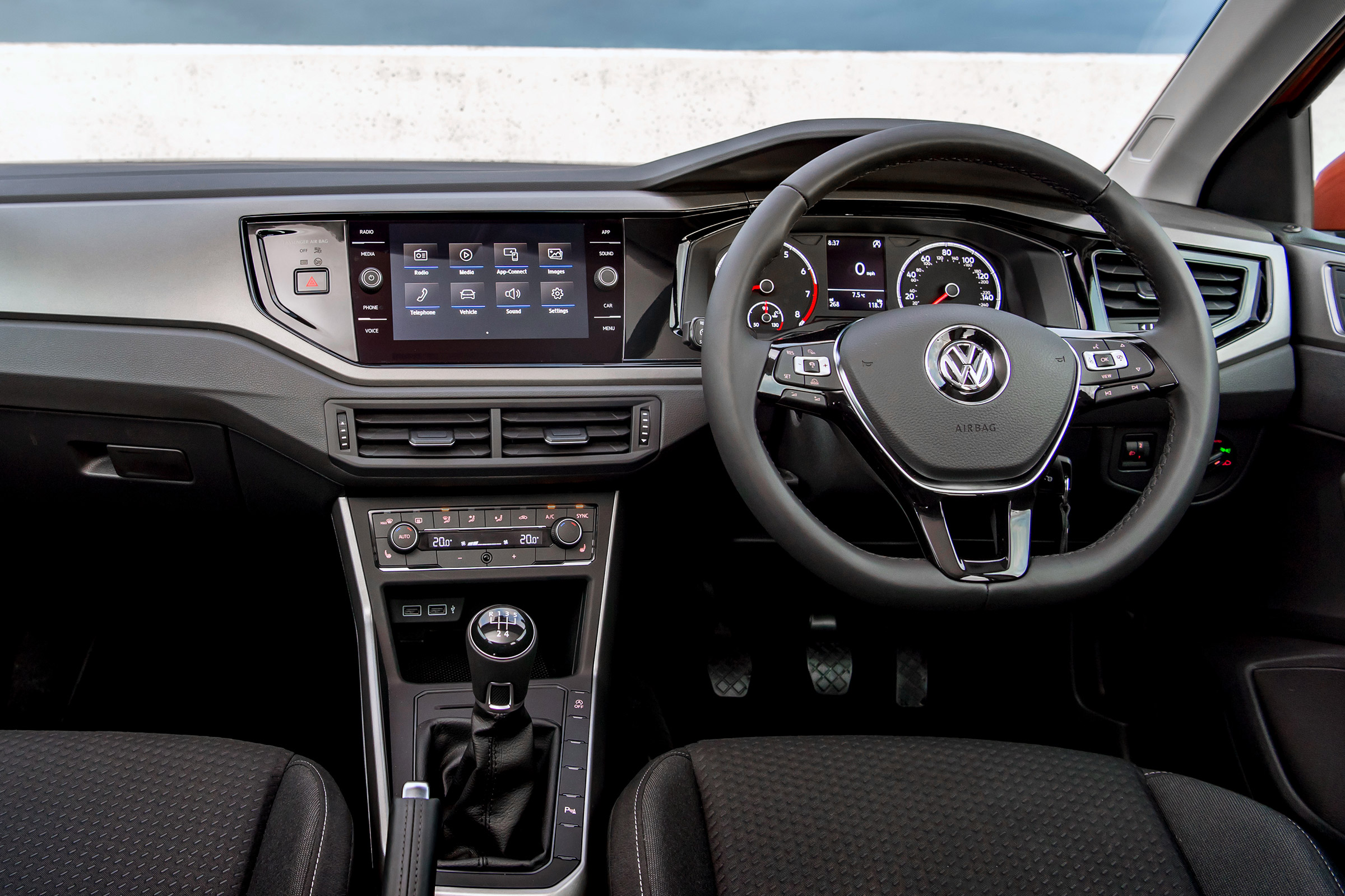 Volkswagen Polo 1.0 MPI - dash