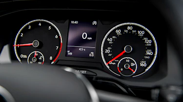 Volkswagen Polo 1.0 MPI - dials