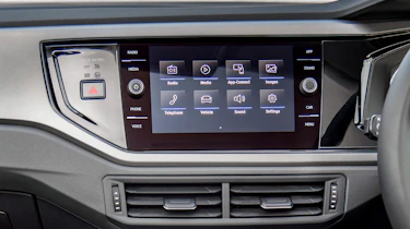 Volkswagen Polo 1.0 MPI - infotainment