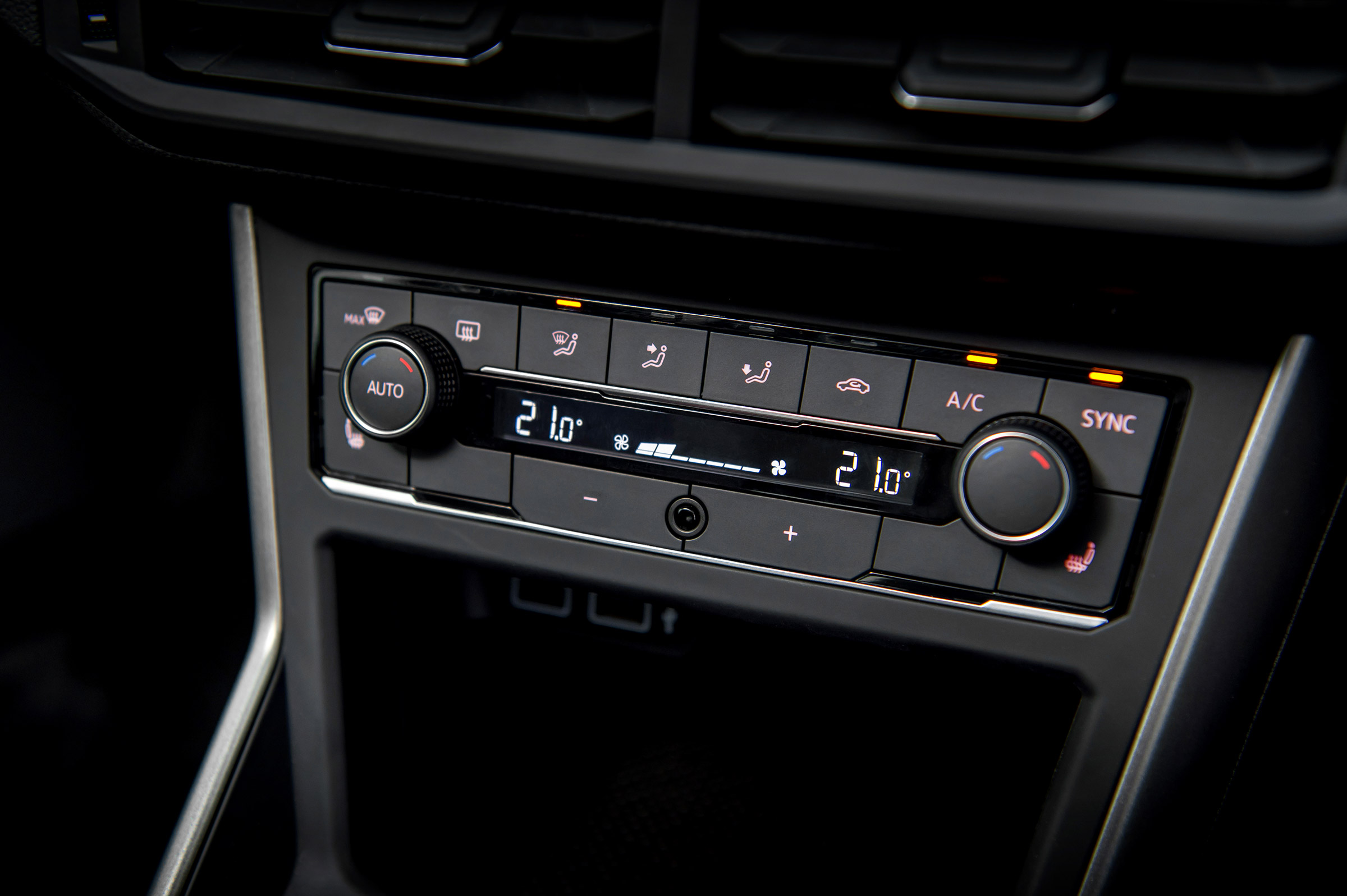 Volkswagen Polo 1.0 MPI - centre console
