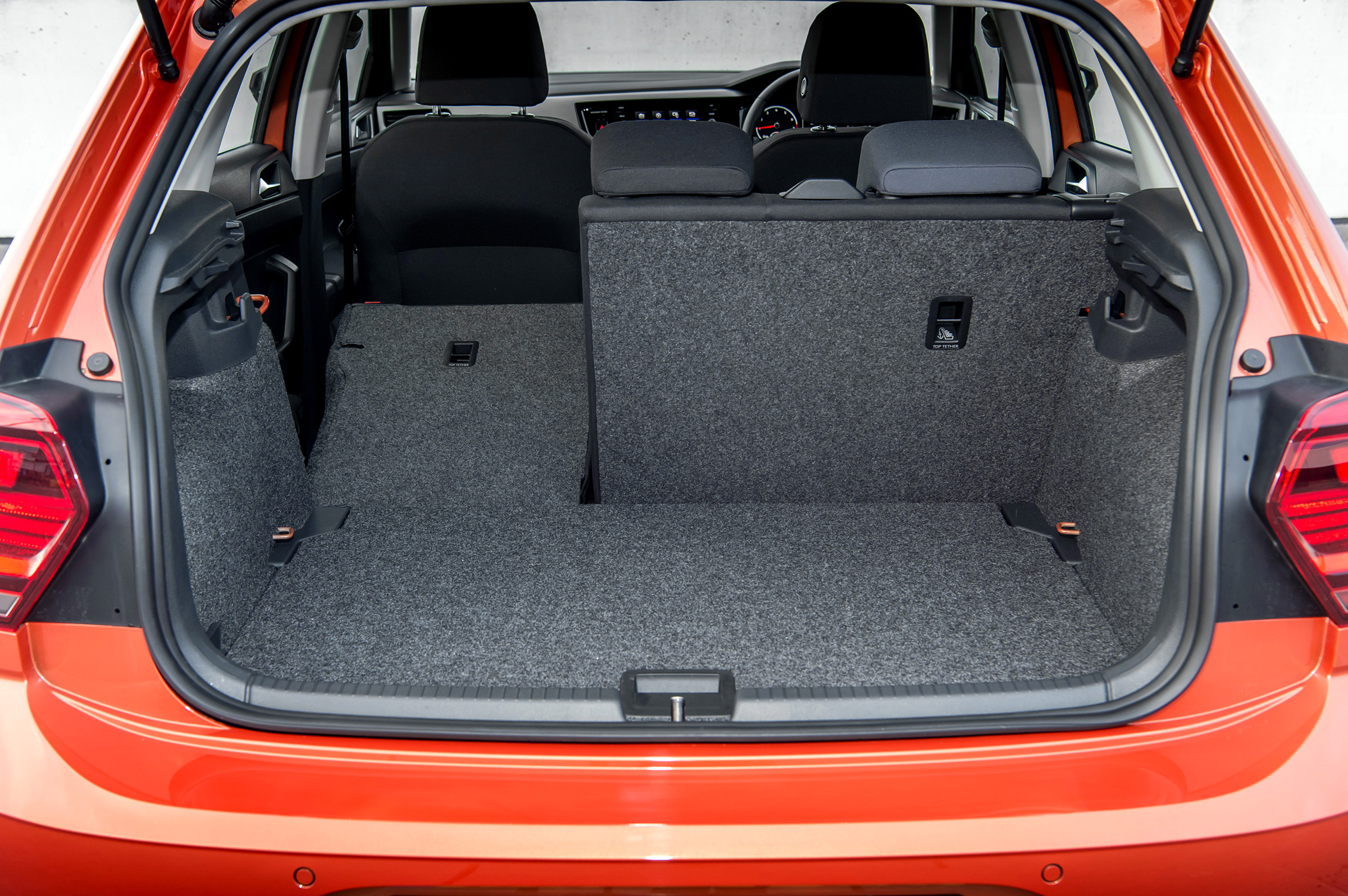 Volkswagen Polo 1.0 MPI - boot seat down