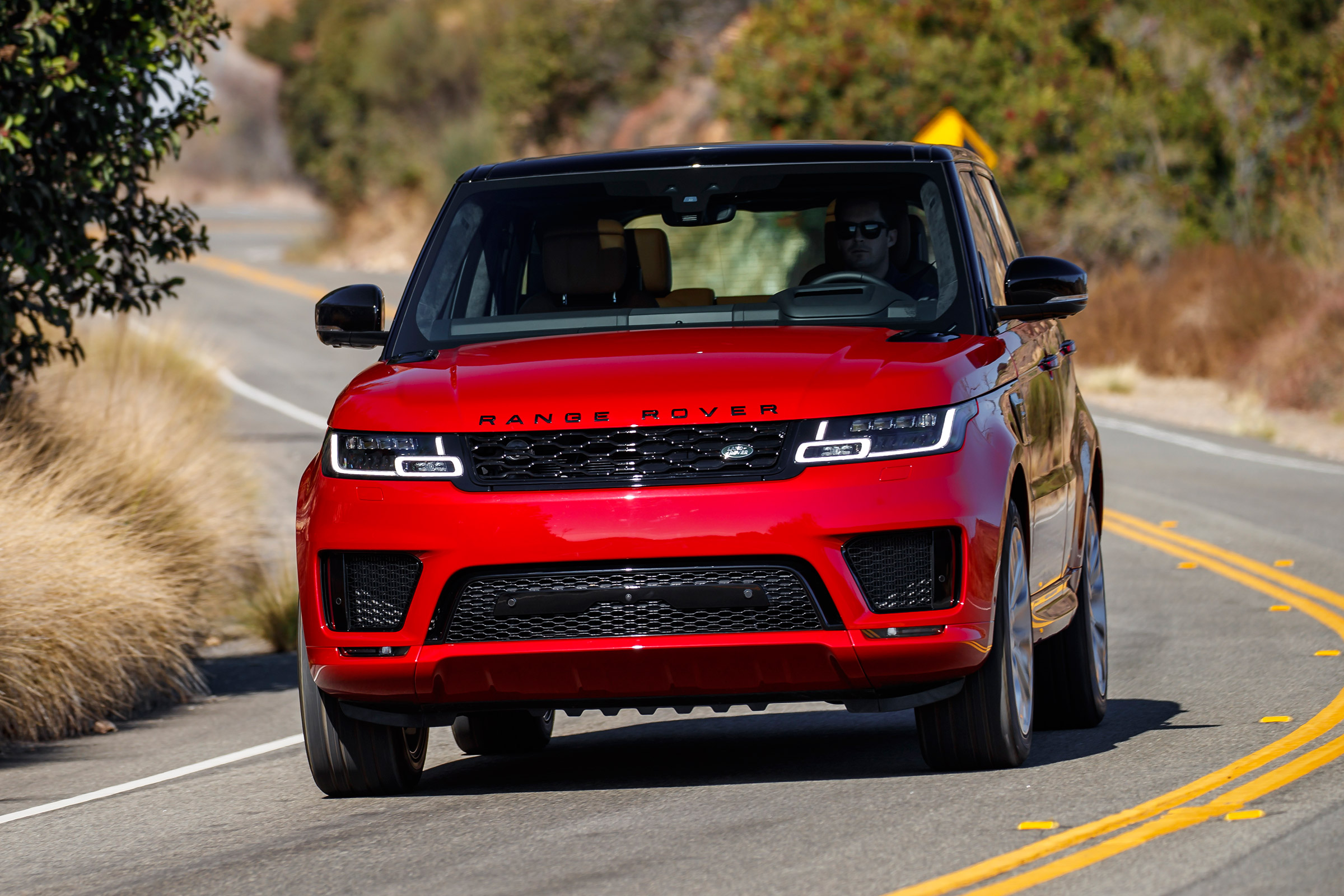 Range Rover Sport PHEV - front tracking