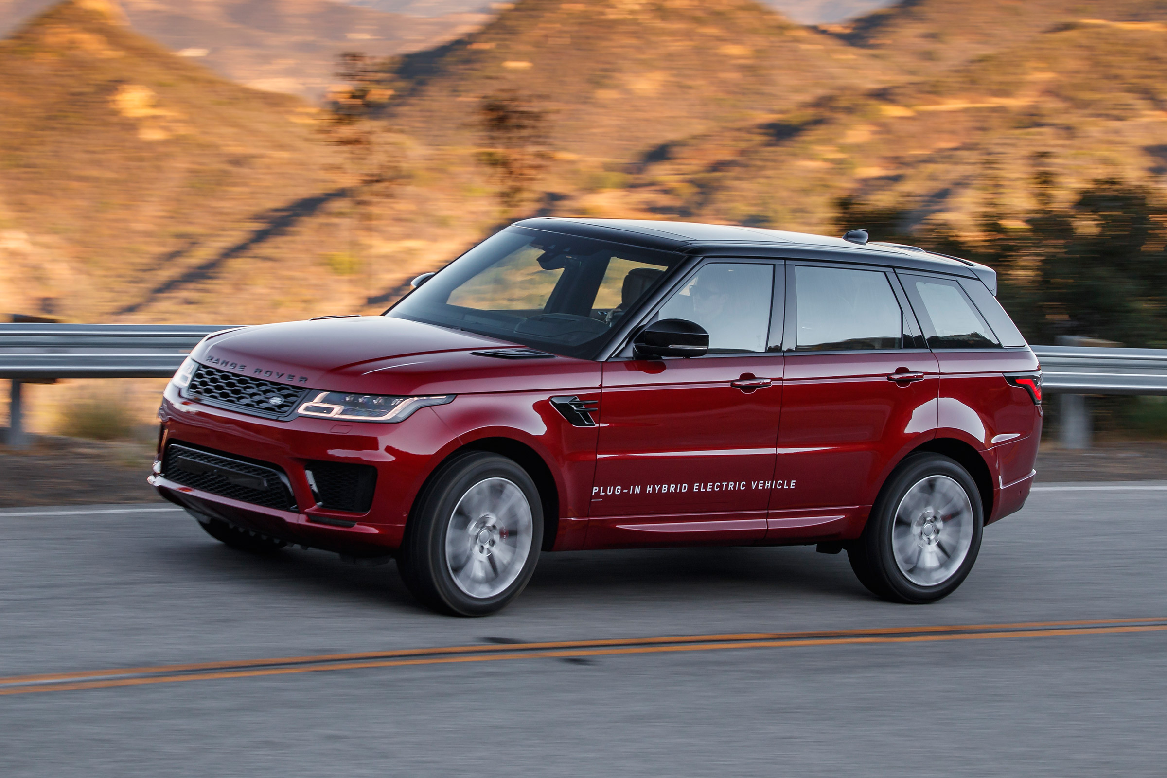Range Rover Sport PHEV - front action