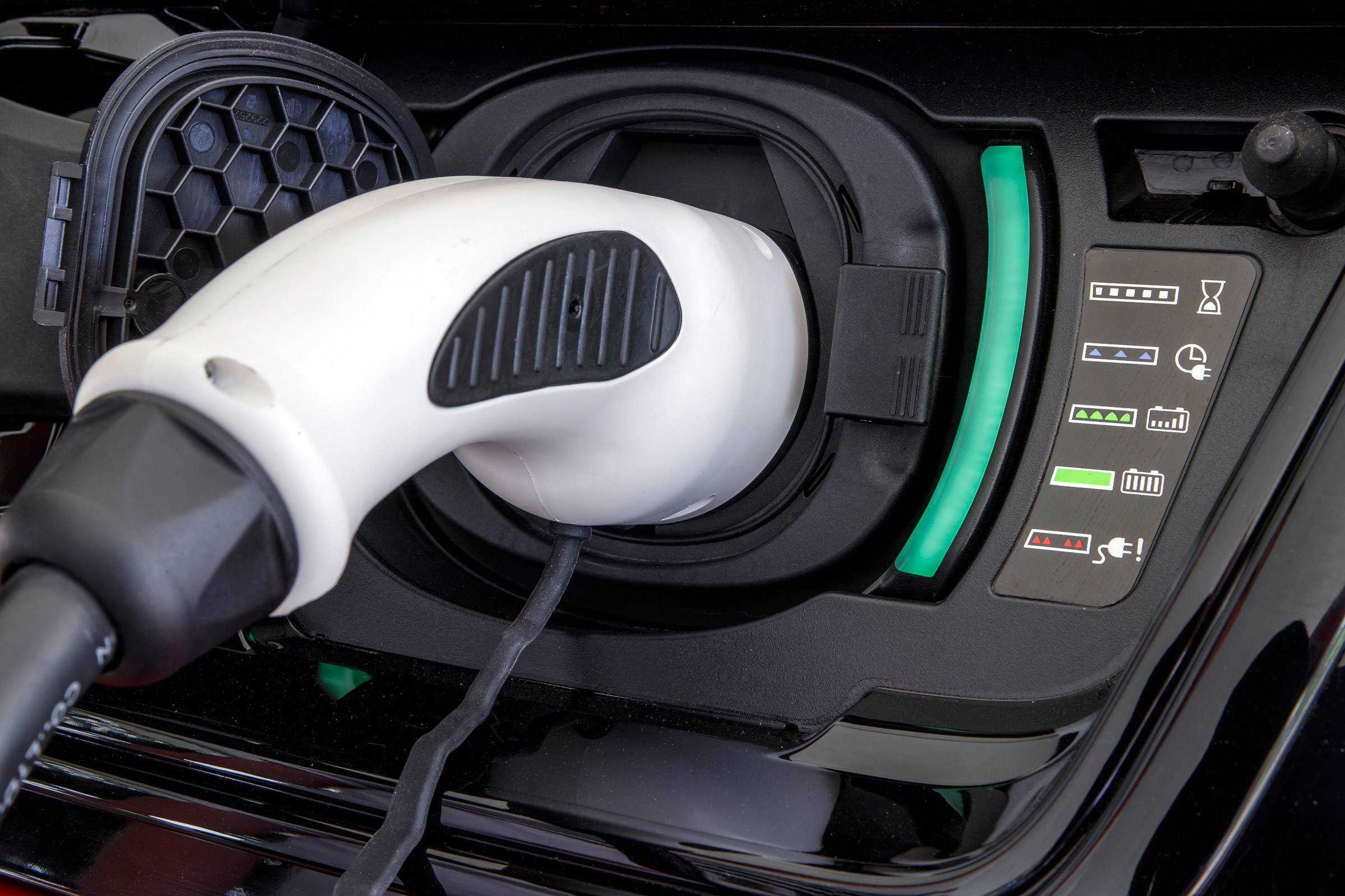 Range Rover Sport PHEV - charging detail