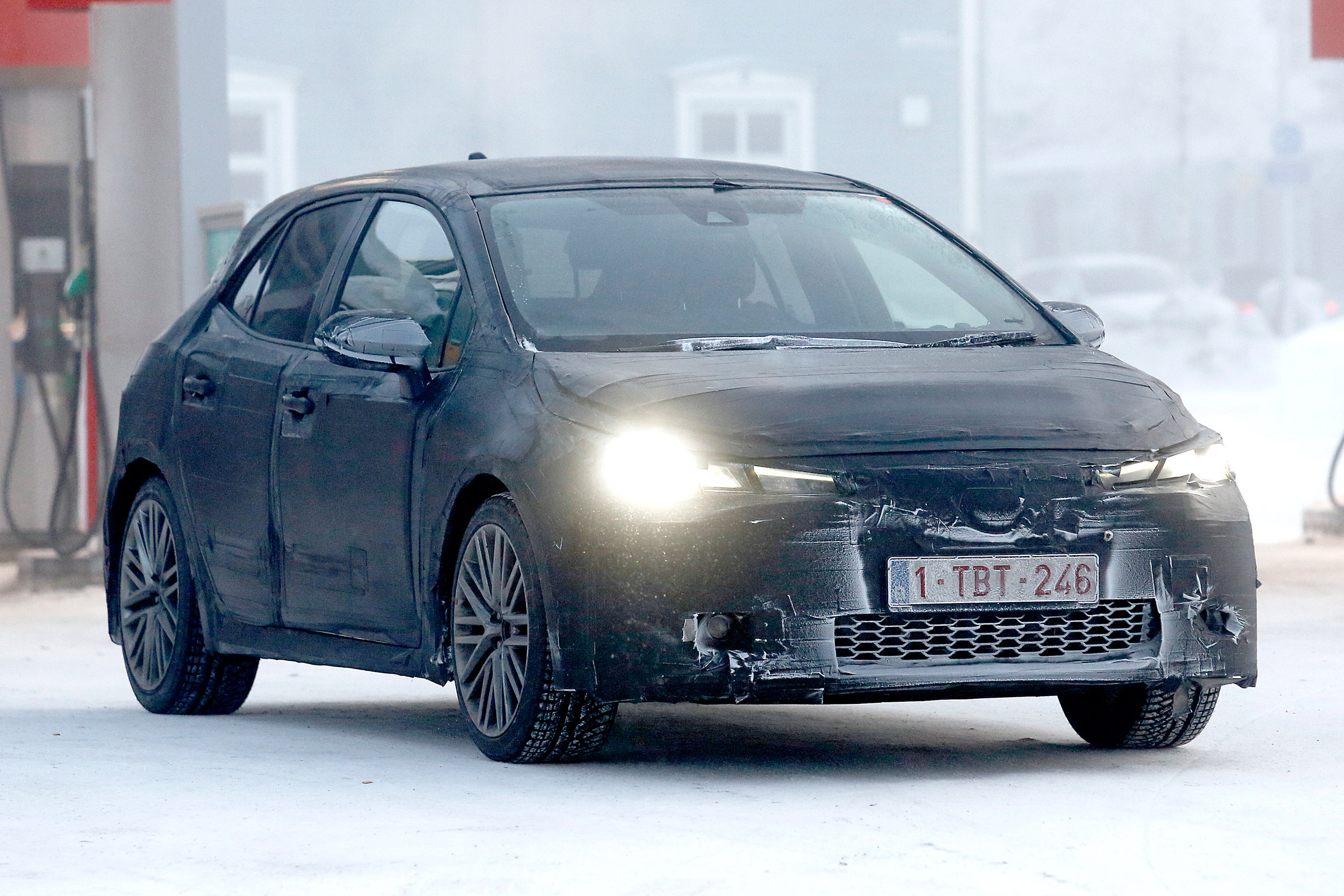 Toyota Auris spy shot snow front 2018