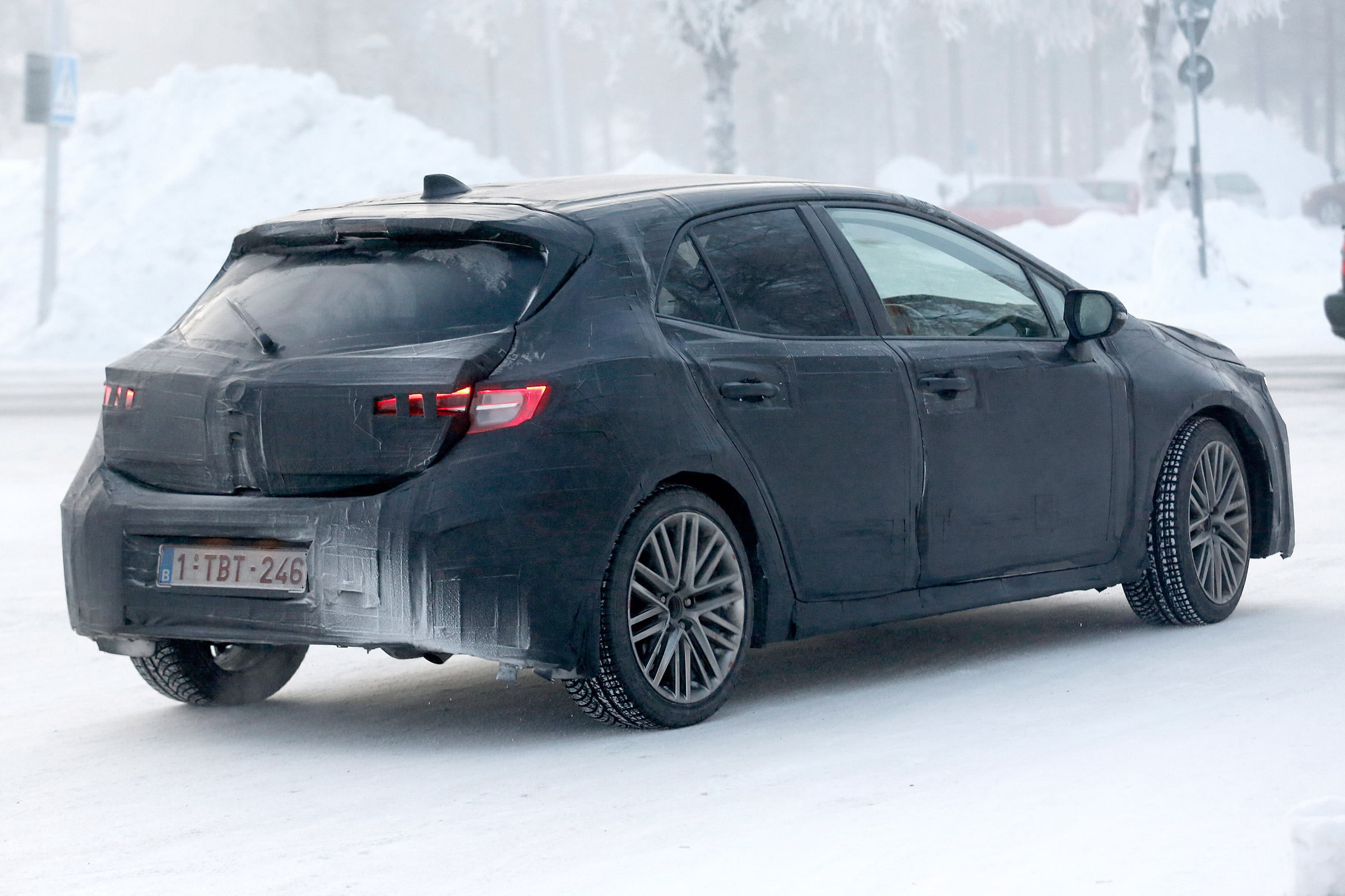 Toyota Auris spy shot 2018 rear snow