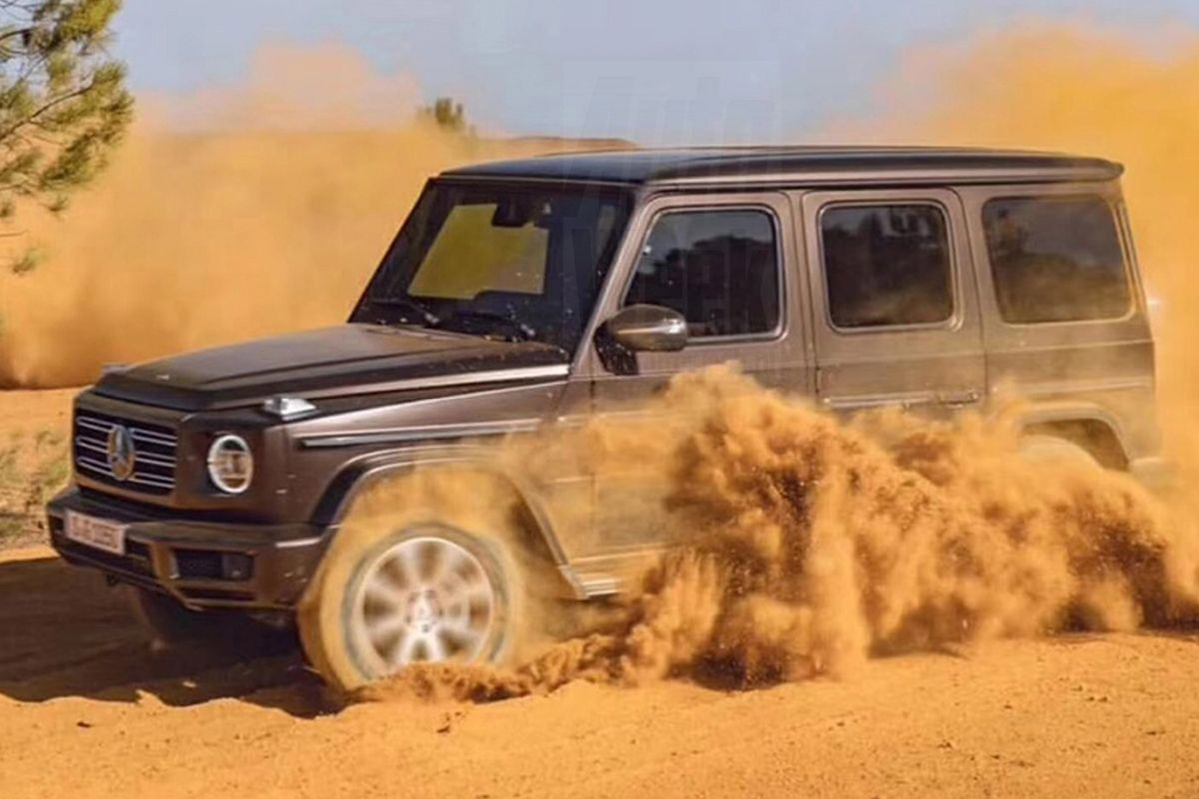 Mercedes G-Class leaked front quarter action
