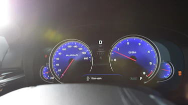 Alpina D5 S digital dials