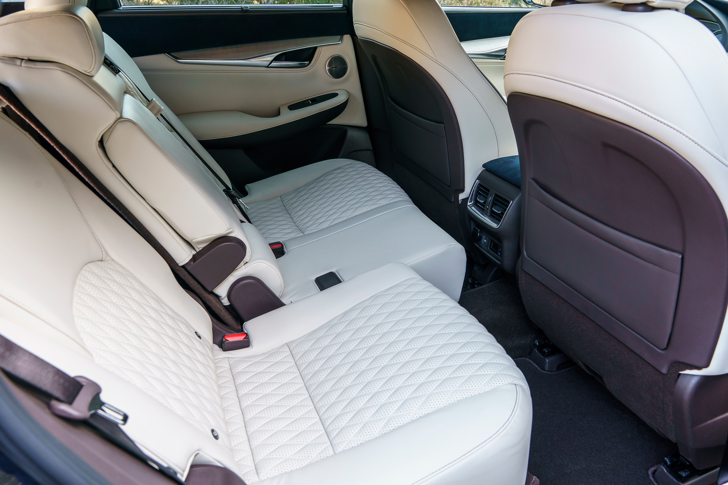 Infiniti QX50 - back seats
