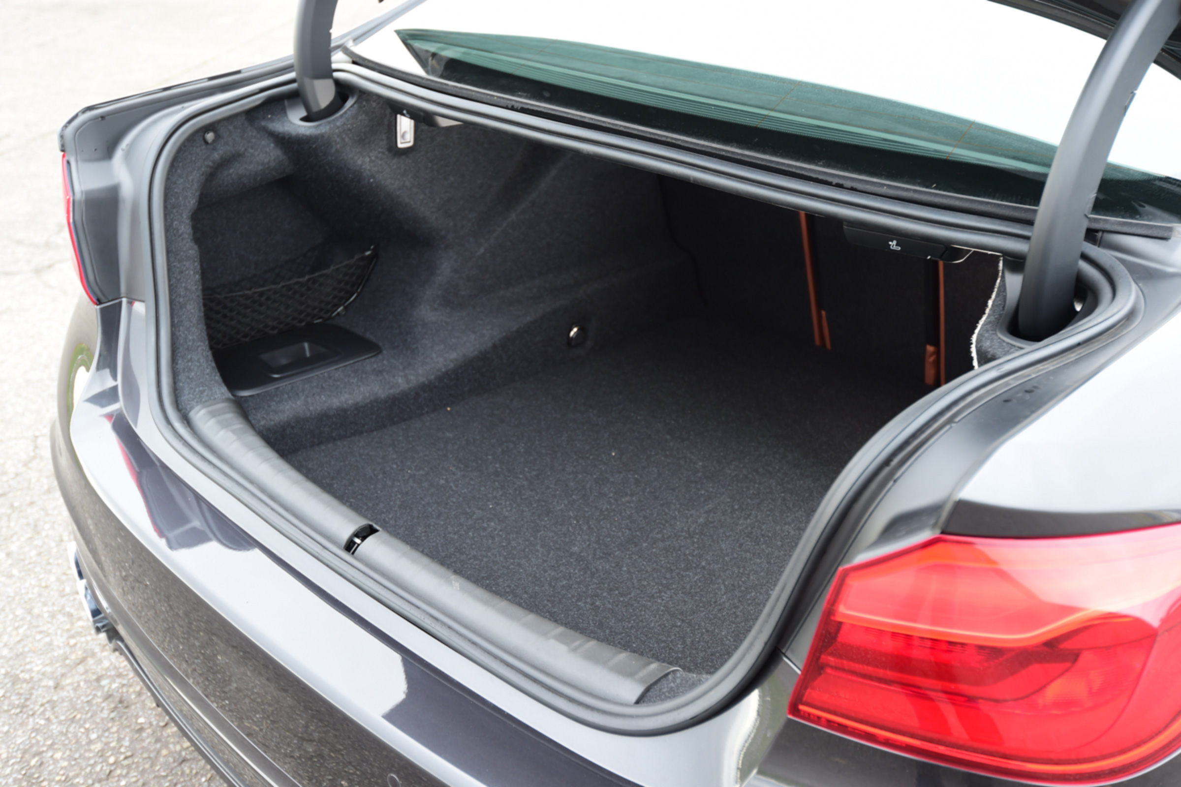 Alpina D5 S boot space