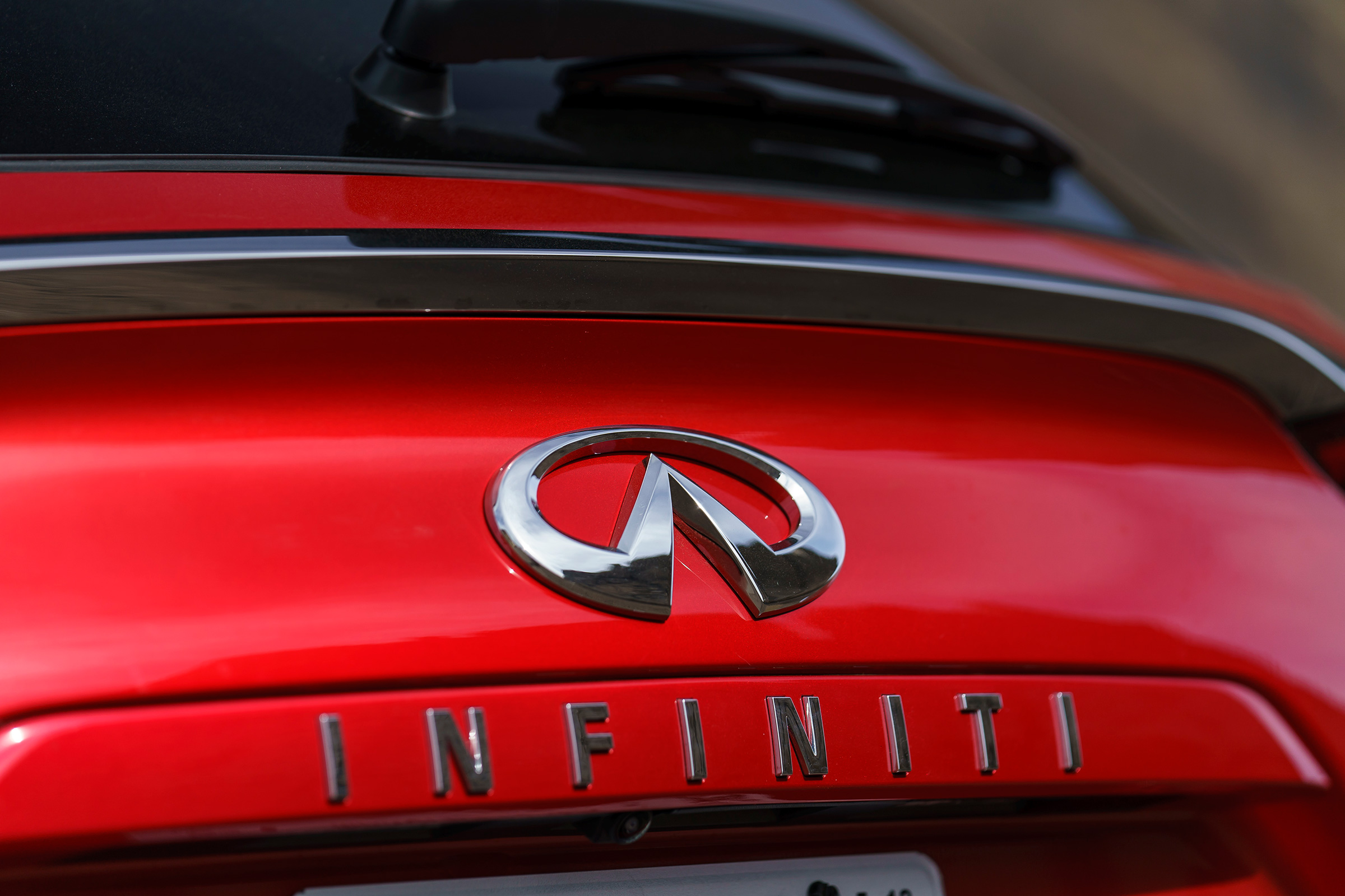 Infiniti QX50 - tailgate