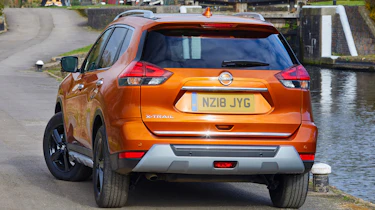 Nissan X-Trail Platinum Edition - rear