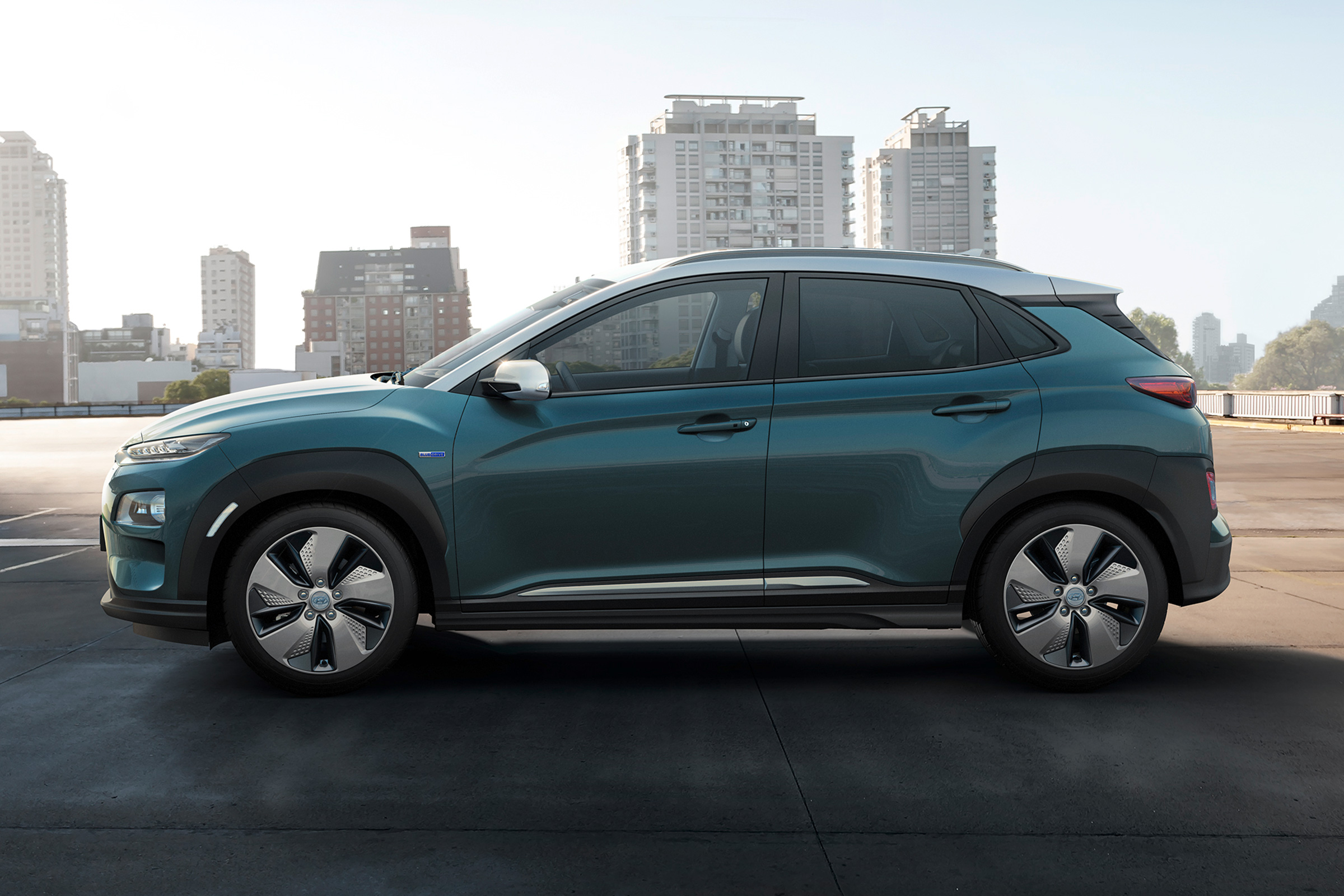 Hyundai Kona Electric - side