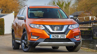 Nissan X-Trail Platinum Edition - front