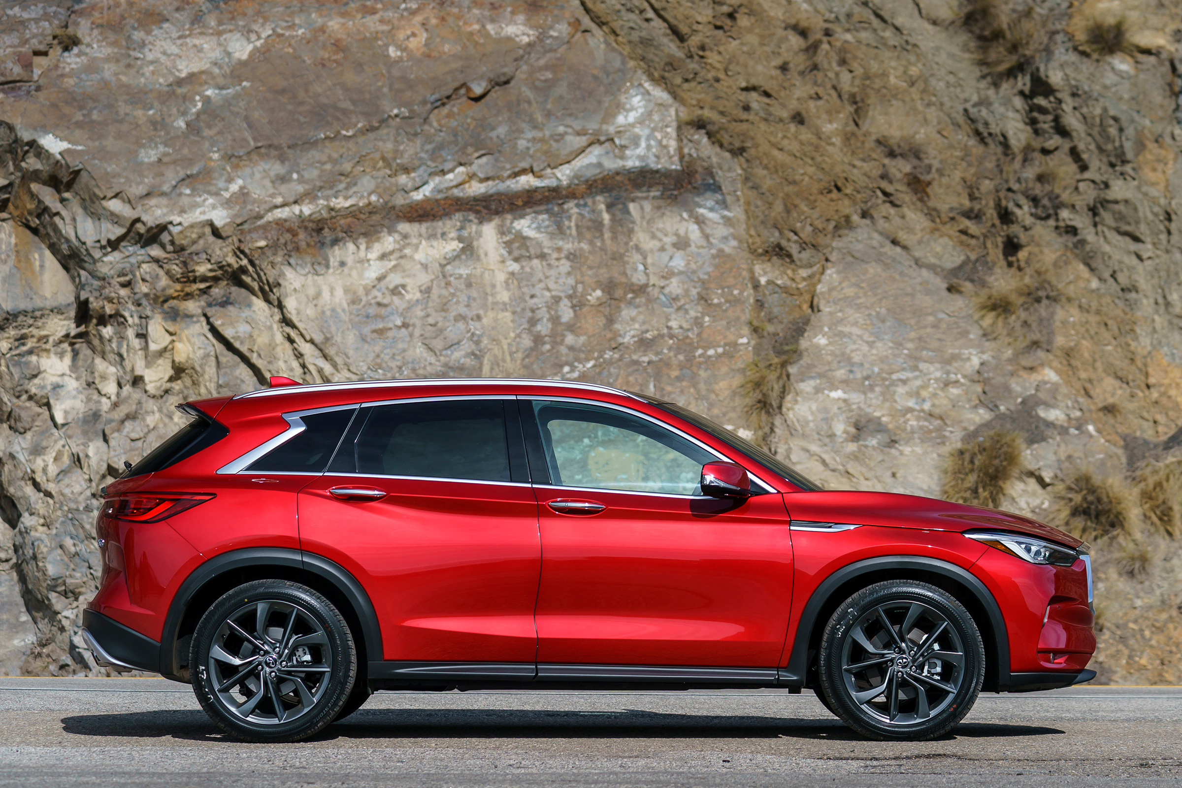 Infiniti QX50 - side
