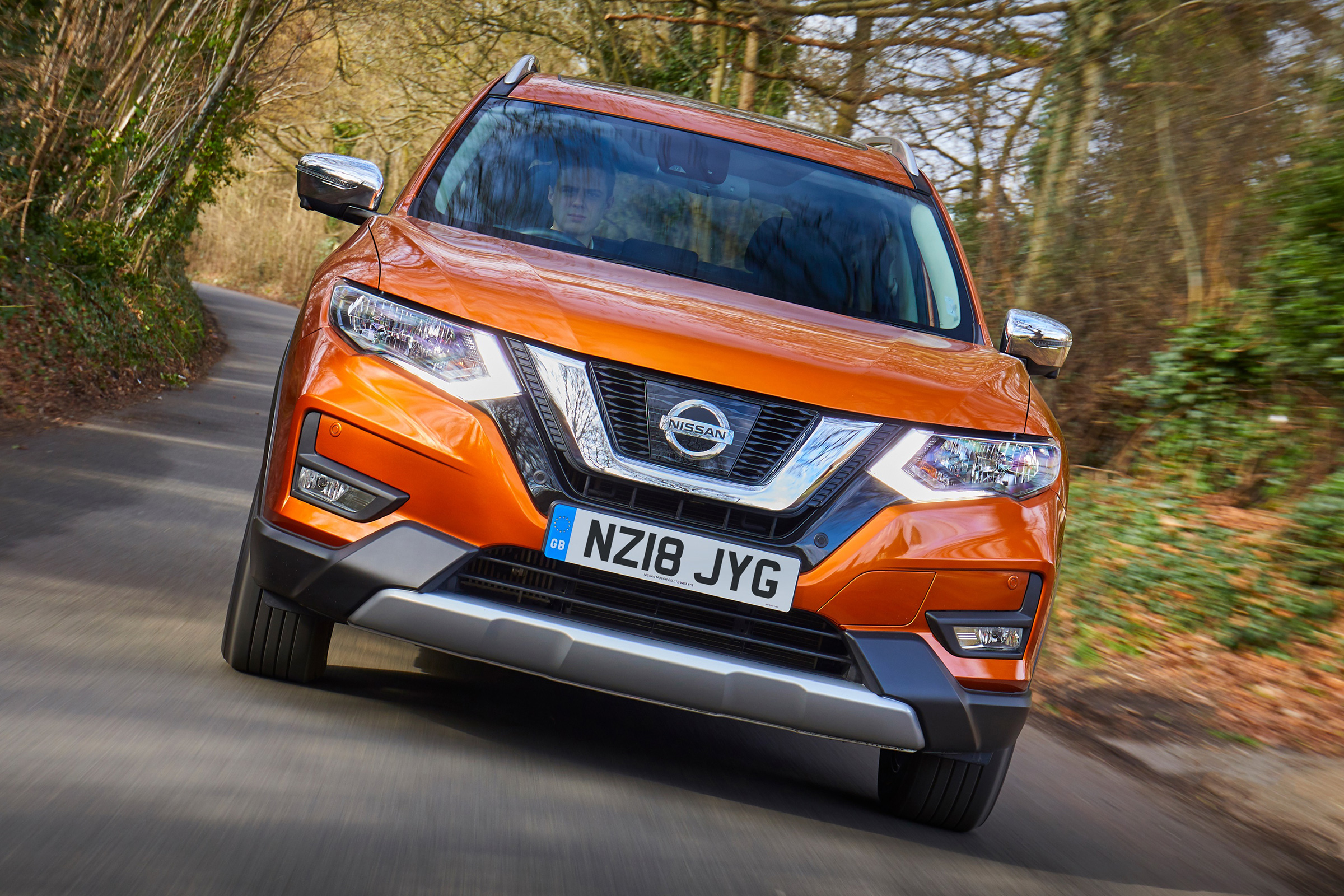 Nissan X-Trail Platinum Edition - front