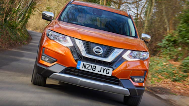 Nissan X-Trail Platinum Edition - front