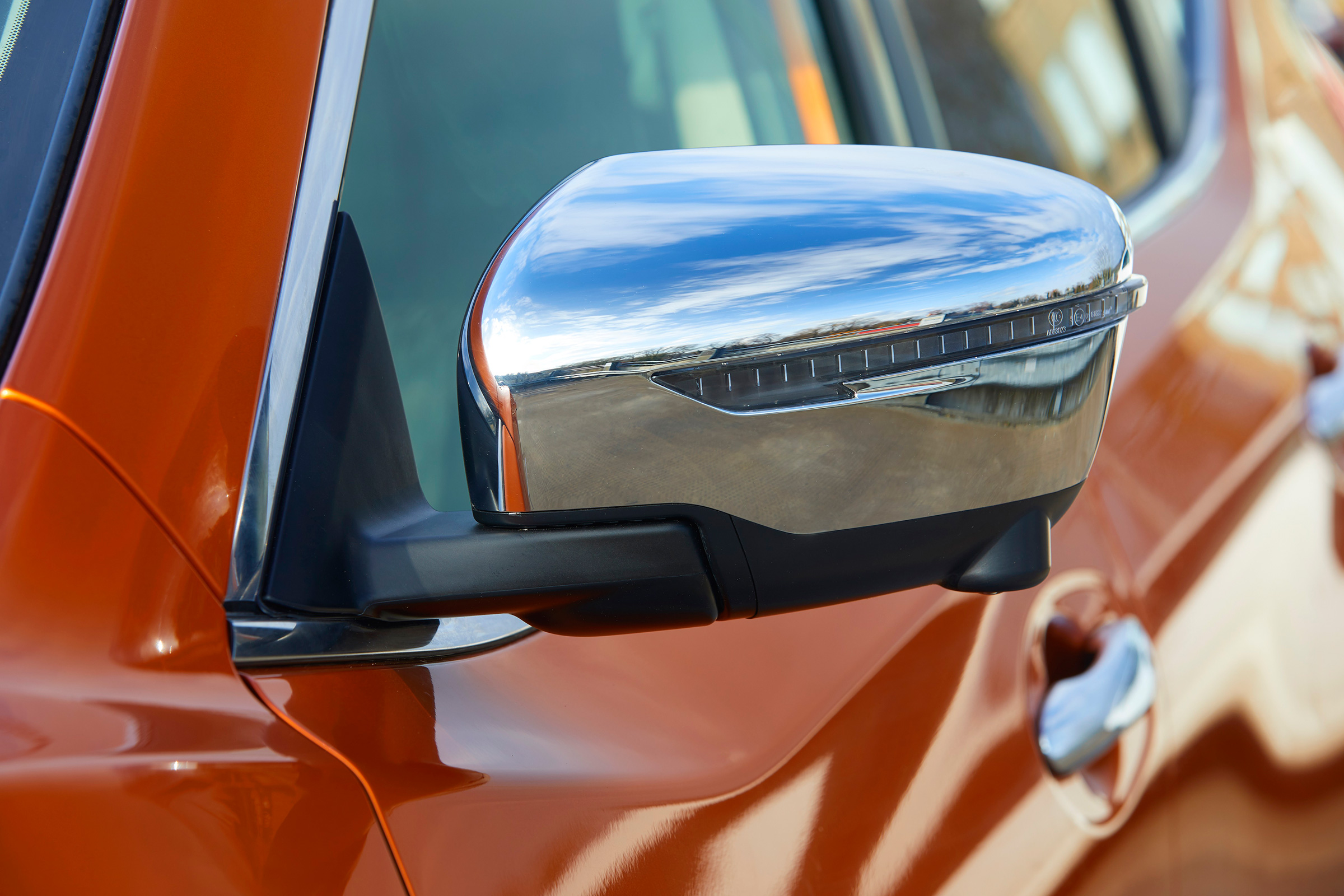 Nissan X-Trail Platinum Edition - mirror