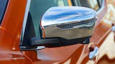 Nissan X-Trail Platinum Edition - mirror