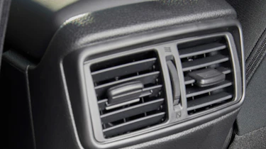 Nissan X-Trail Platinum Edition - vents